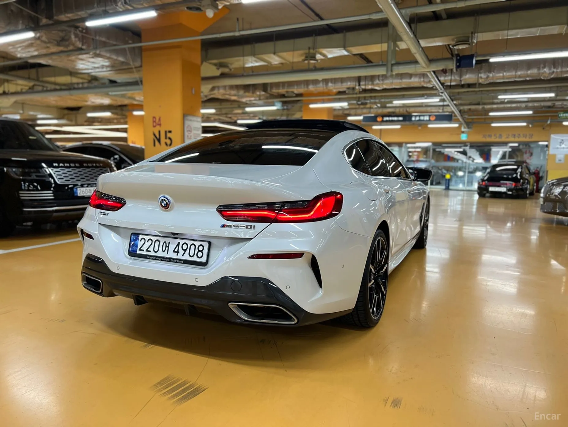 BMW 8-series (G15) превью 3