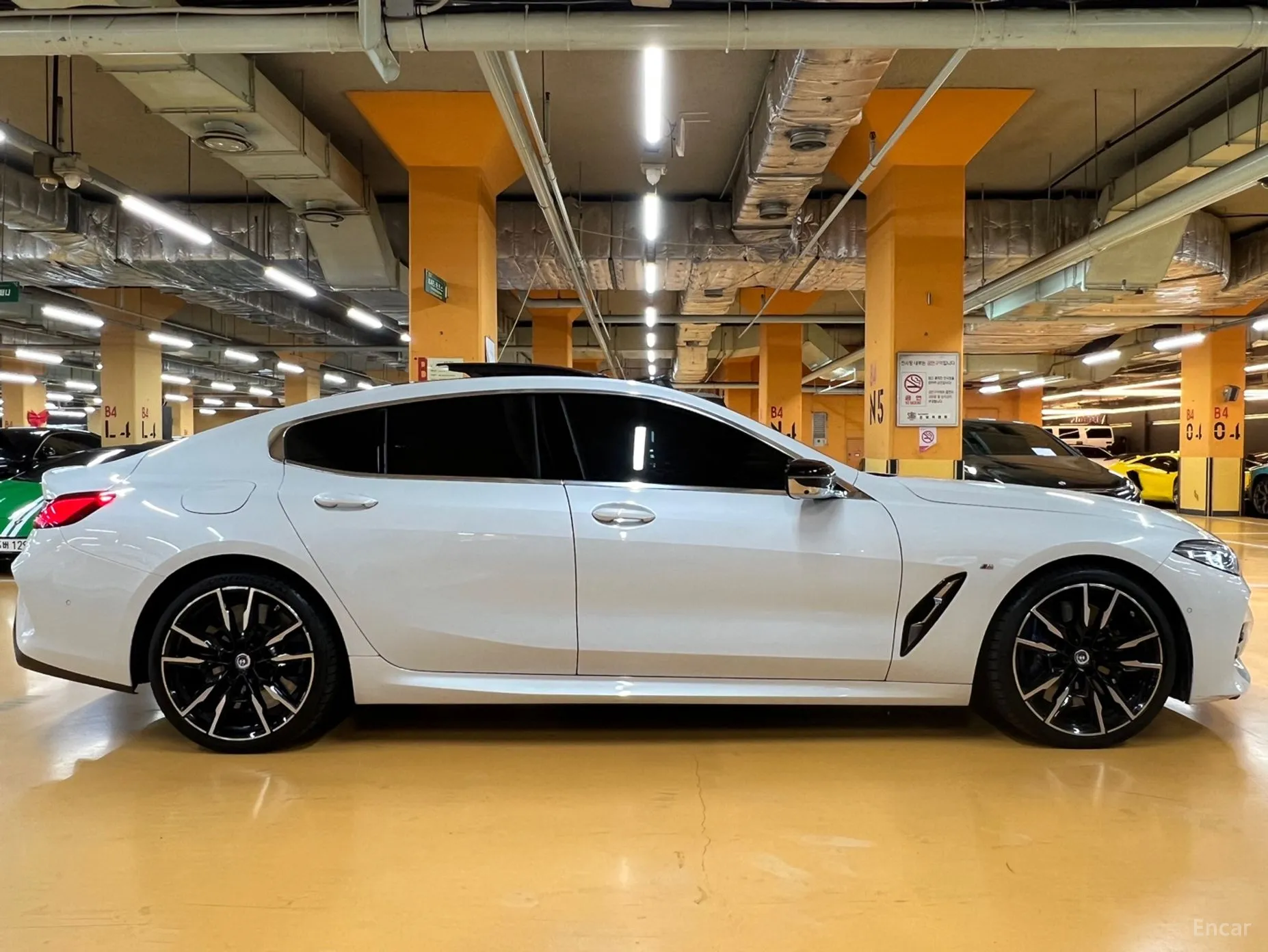 BMW 8-series (G15) превью 4