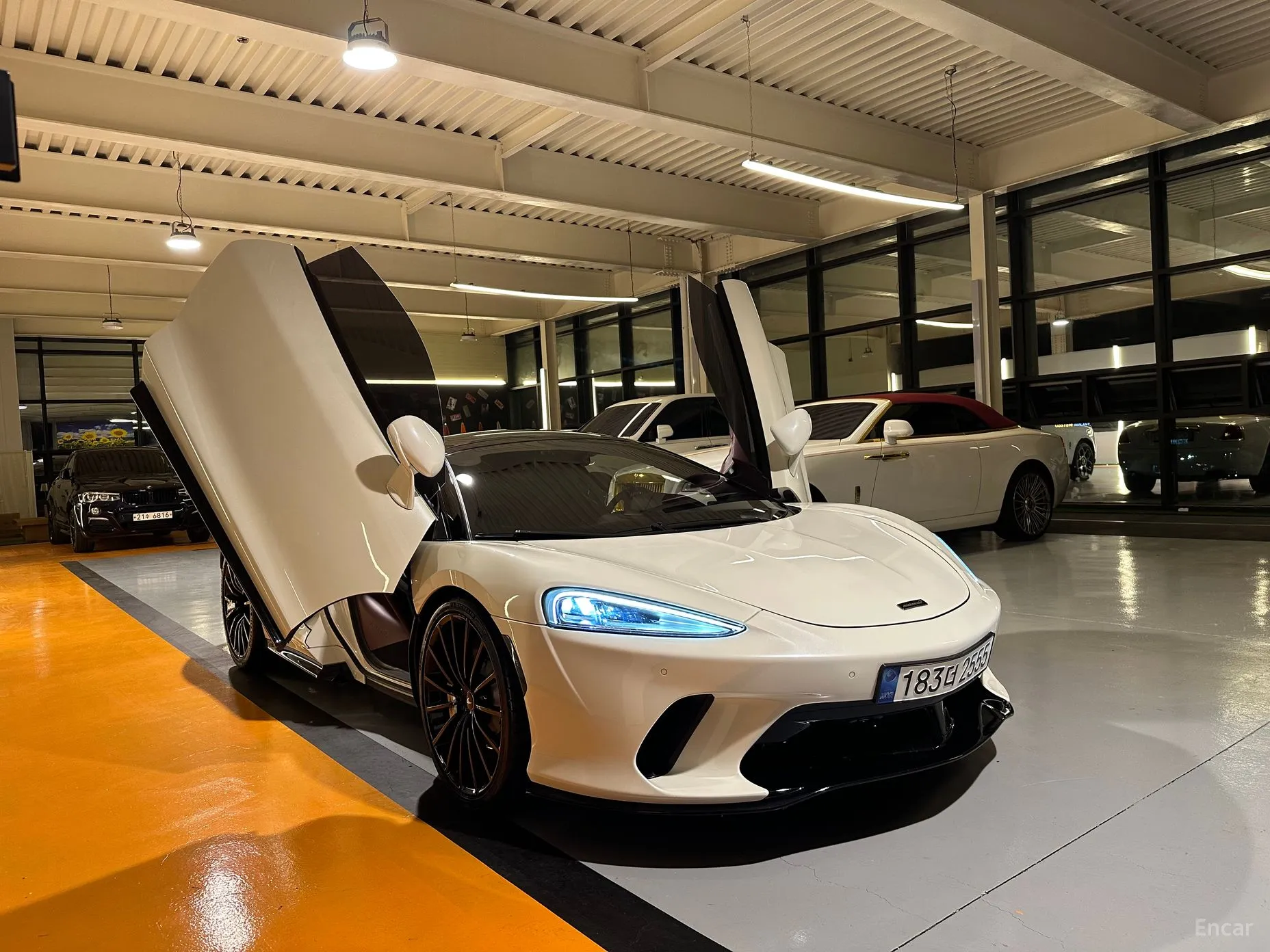 McLaren GT