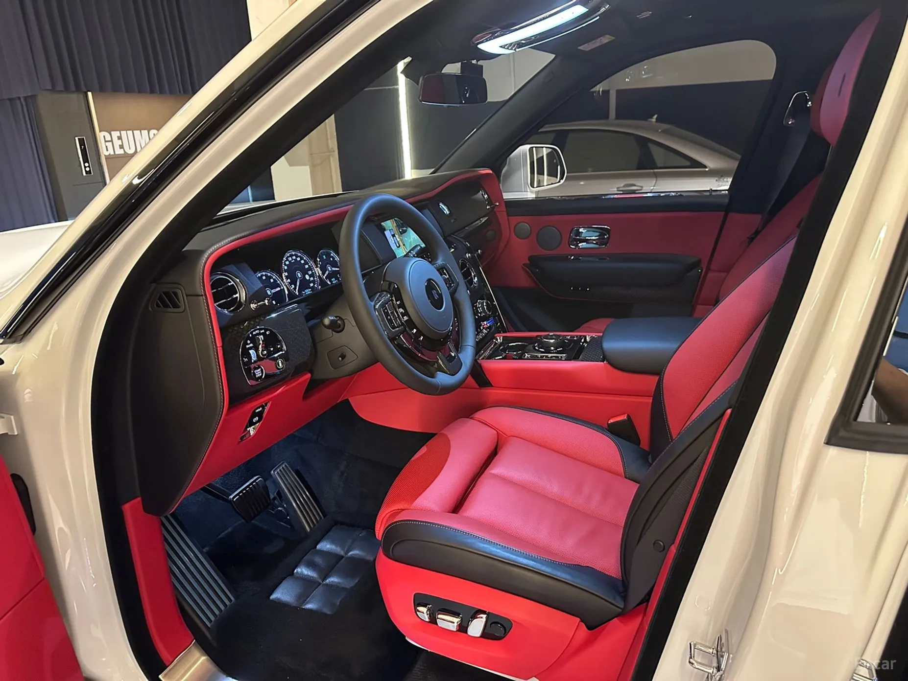 Rolls-Royce Cullinan превью 13