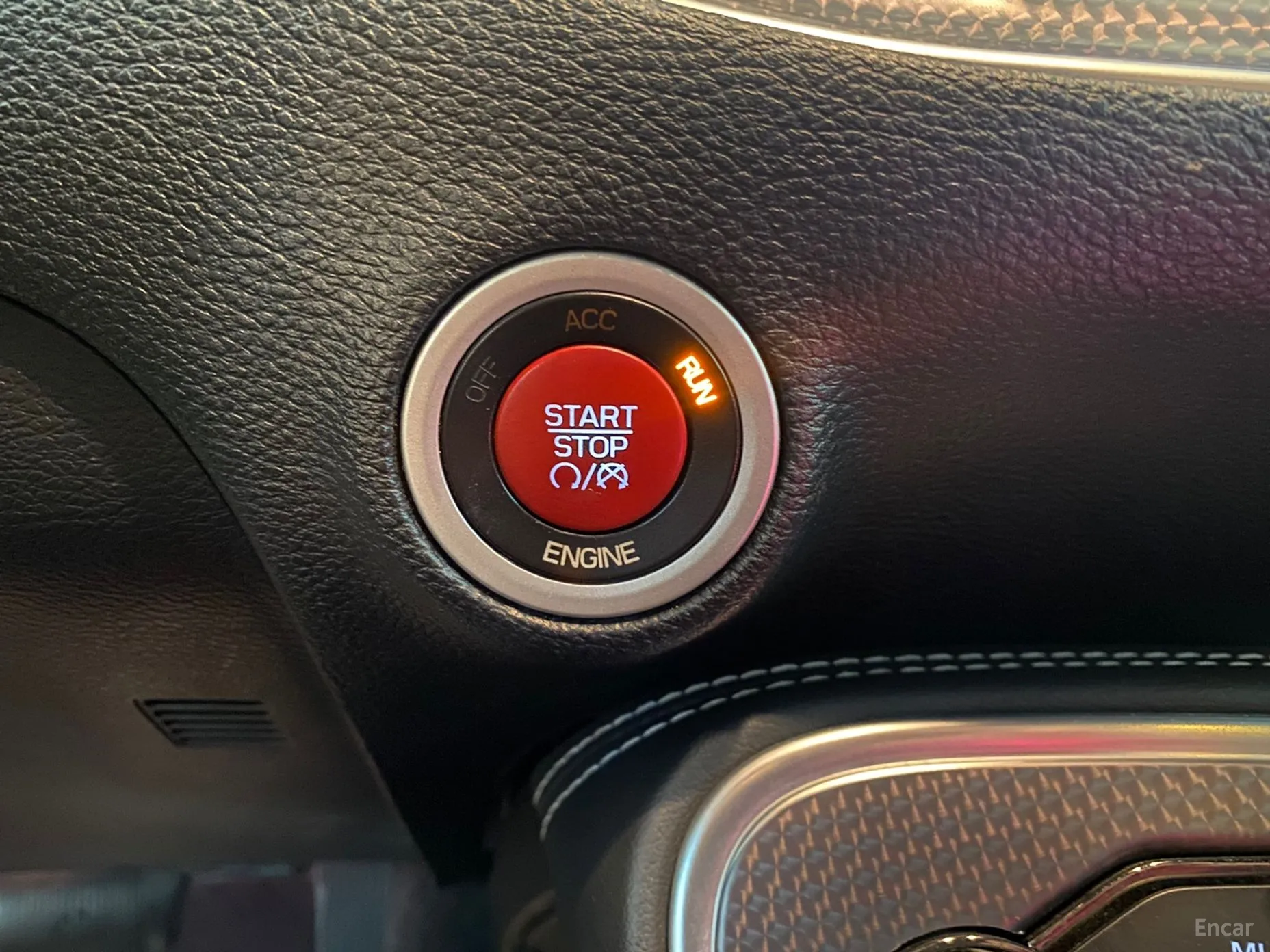 Dodge Challenger превью 14