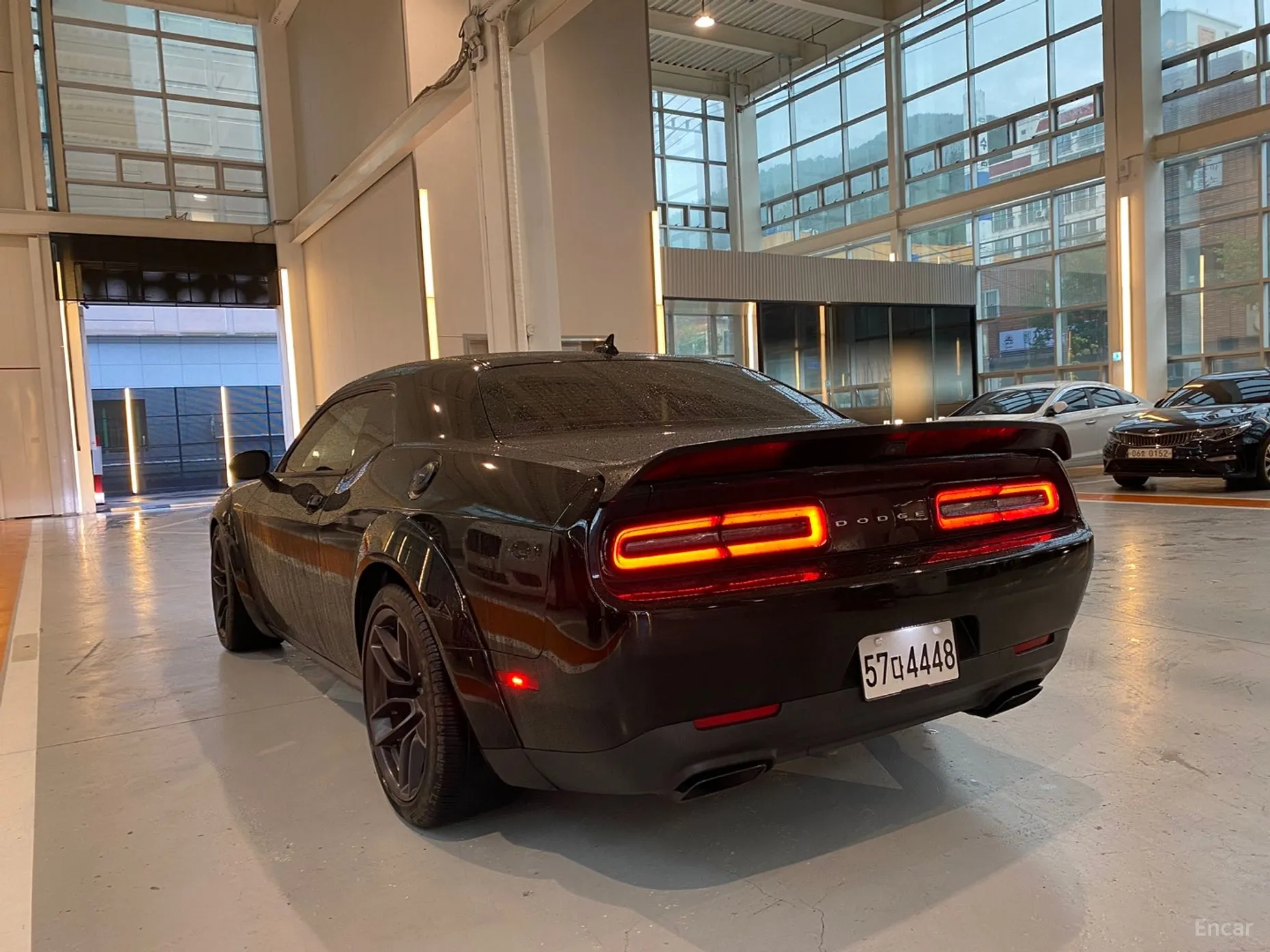 Dodge Challenger превью 5