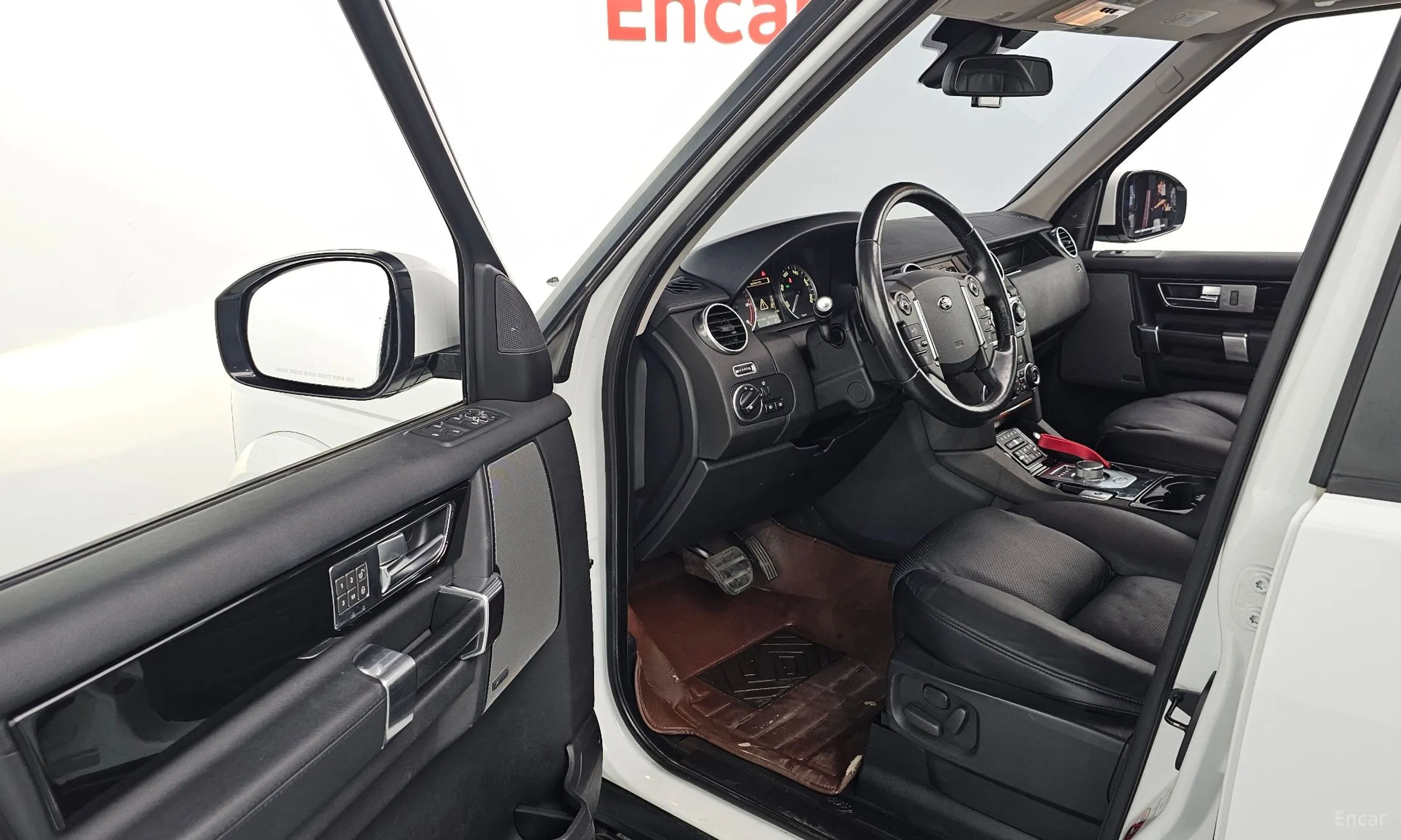 Land Rover Discovery 4 превью 11