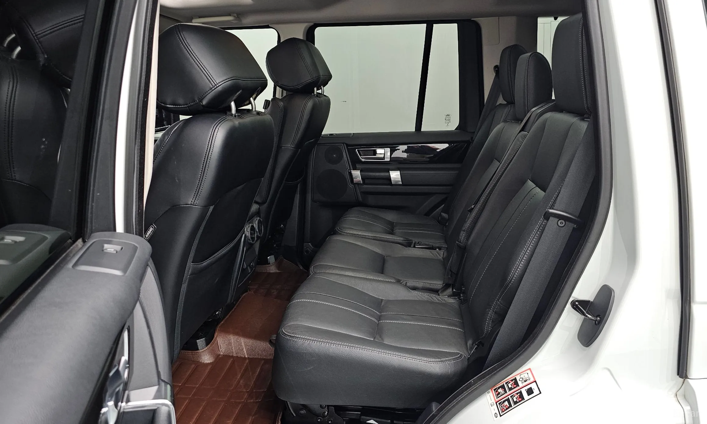 Land Rover Discovery 4 превью 12