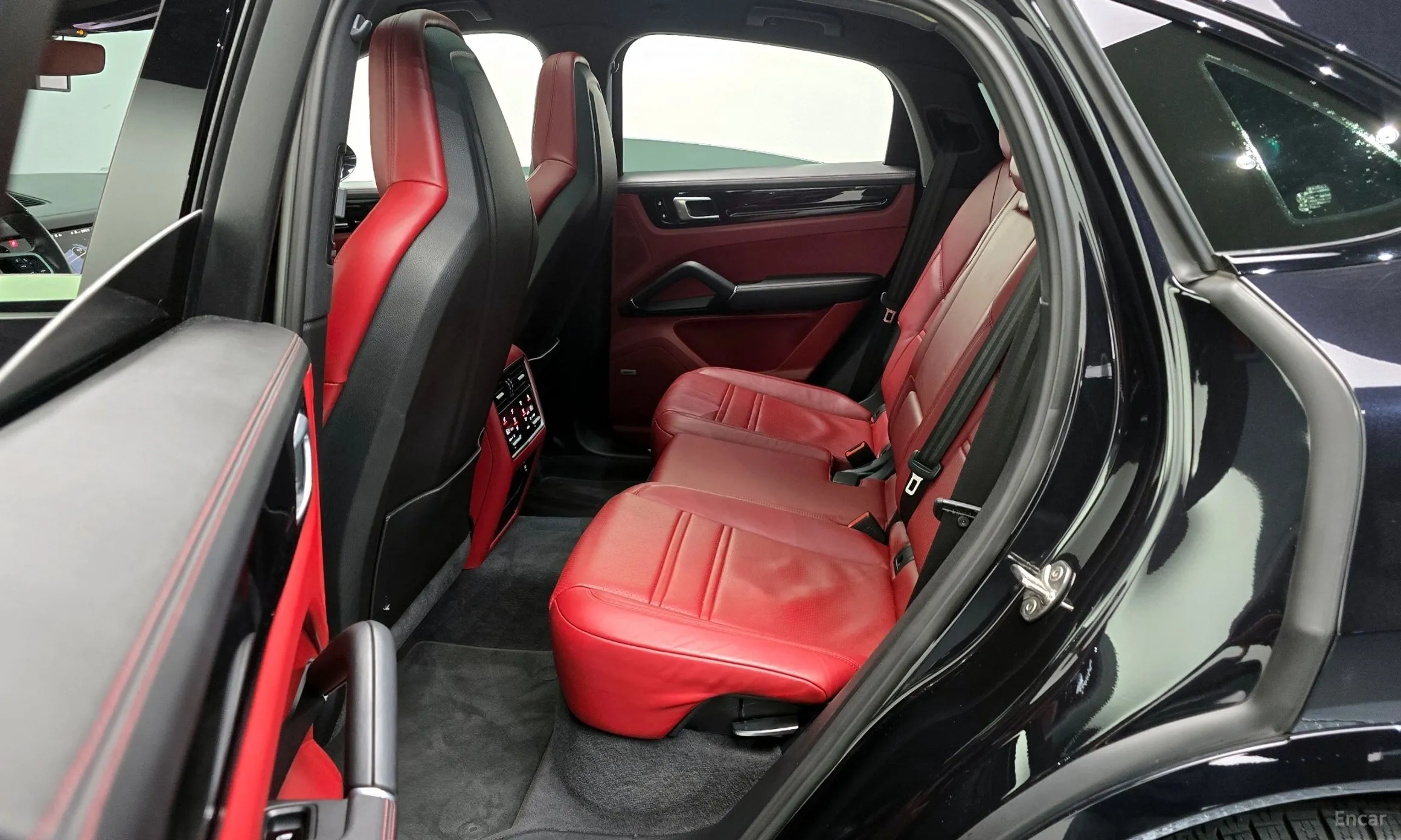 Porsche Cayenne (PO536) превью 12