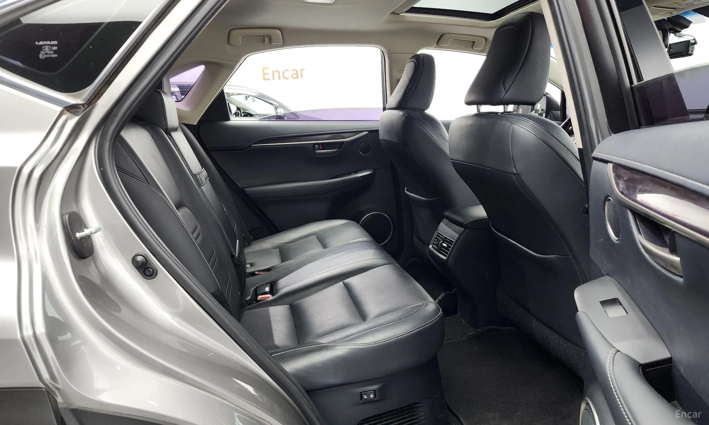 Lexus NX300h превью 12