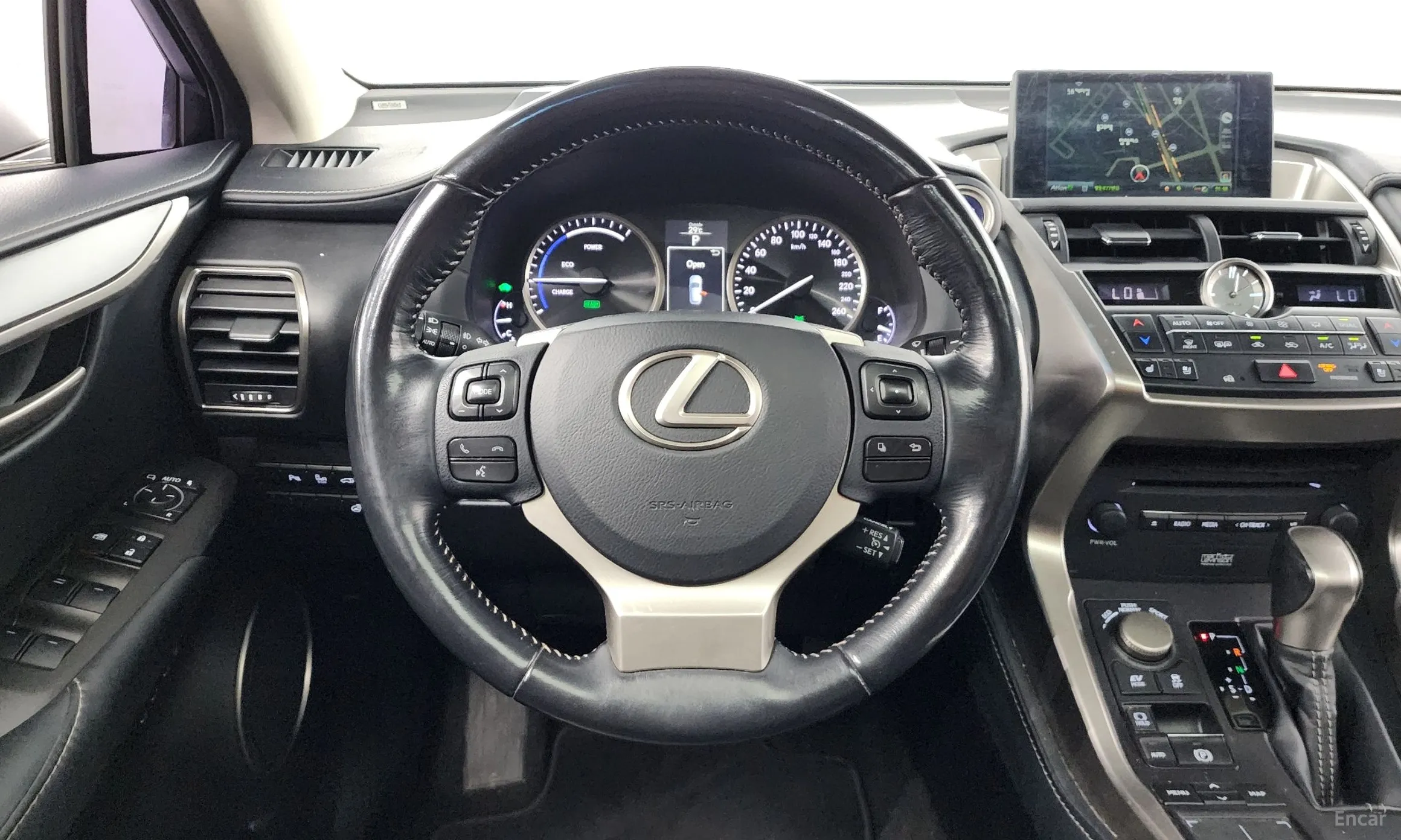 Lexus NX300h превью 13