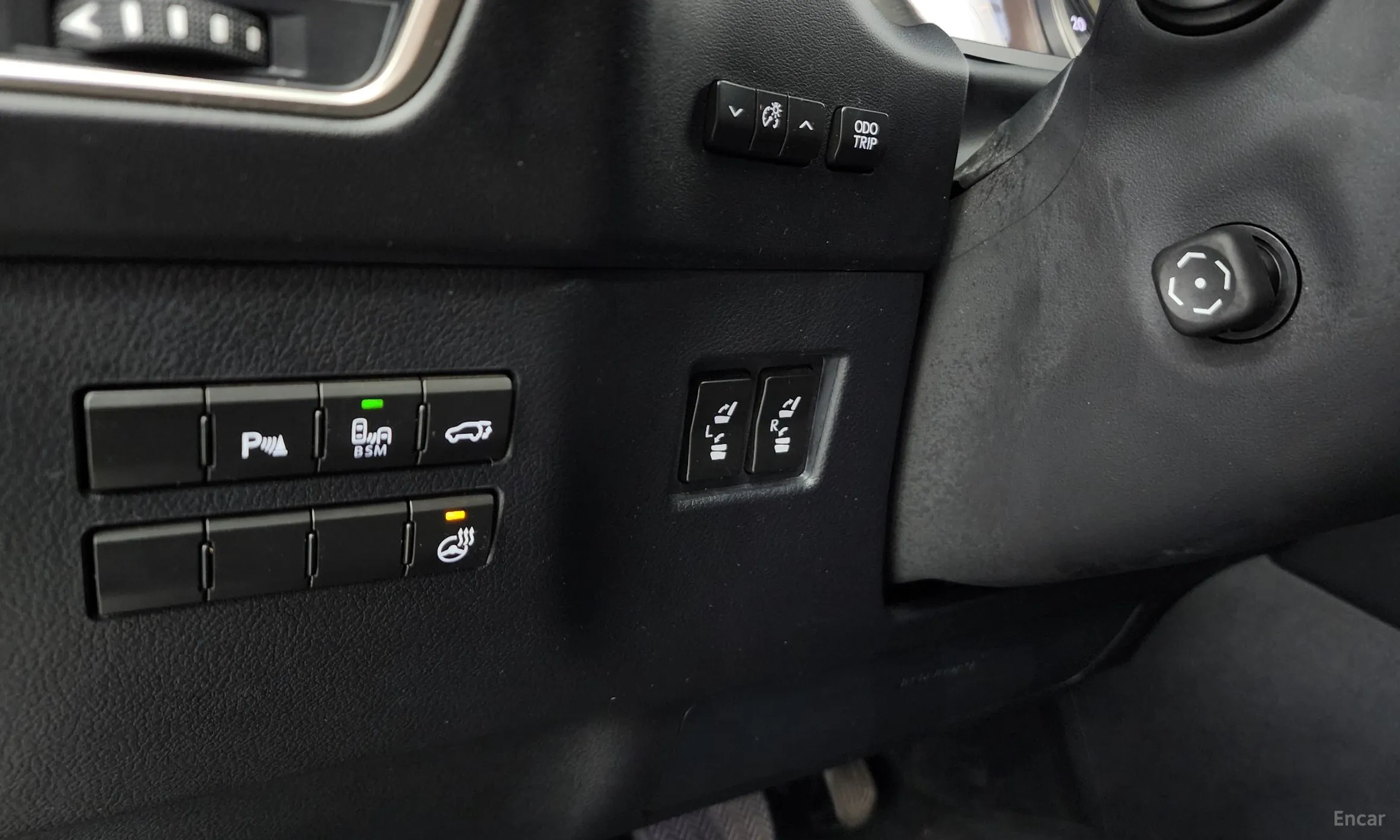 Lexus NX300h превью 14