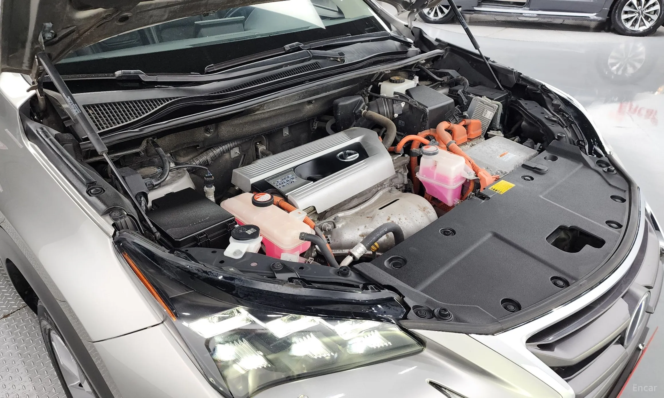 Lexus NX300h превью 6