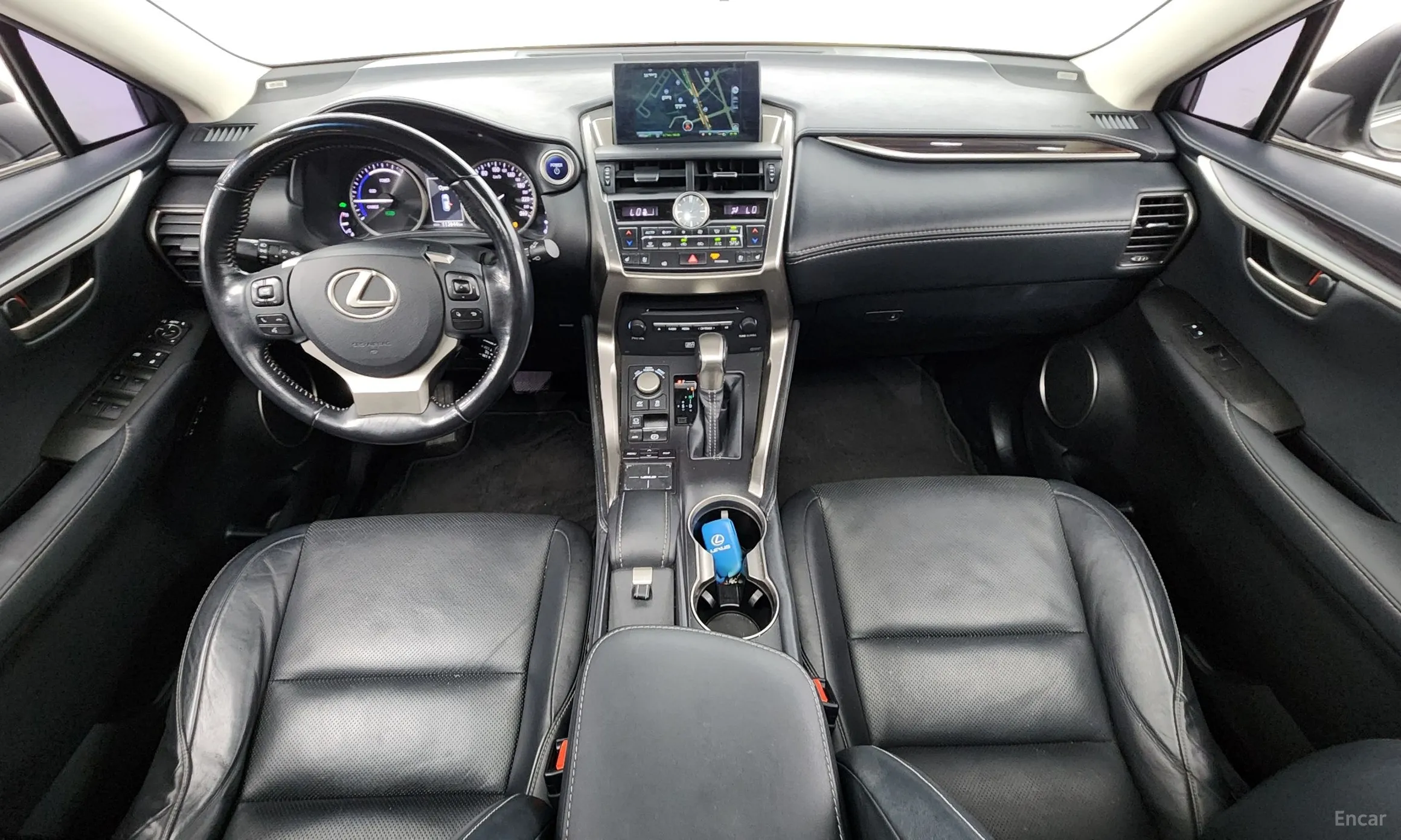 Lexus NX300h превью 7