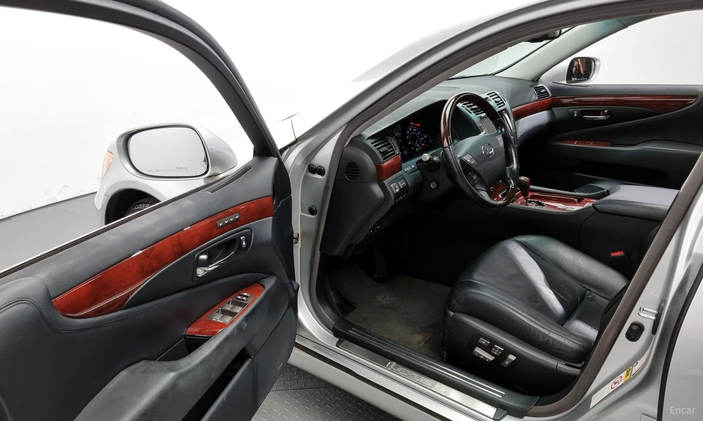 Lexus LS460L превью 10