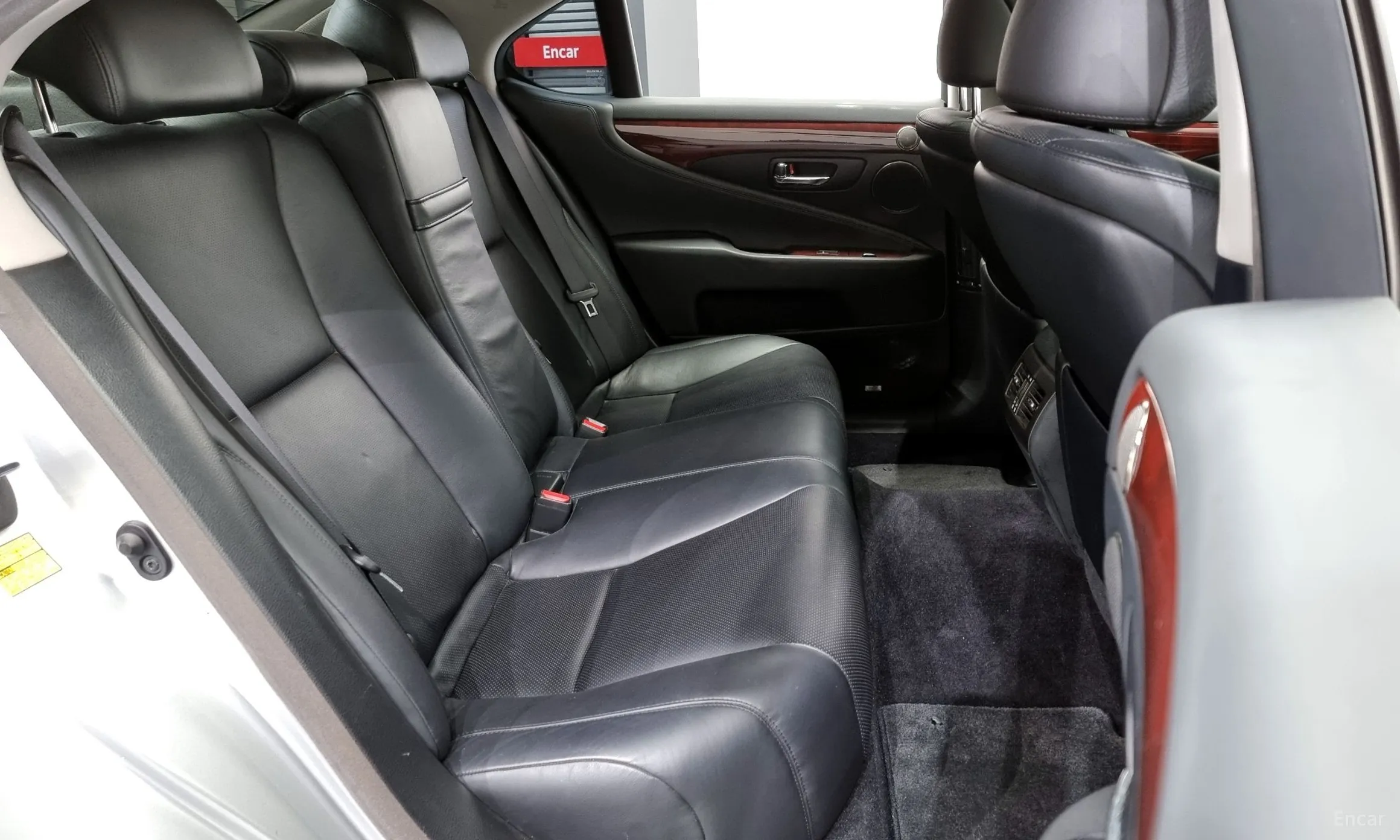 Lexus LS460L превью 12