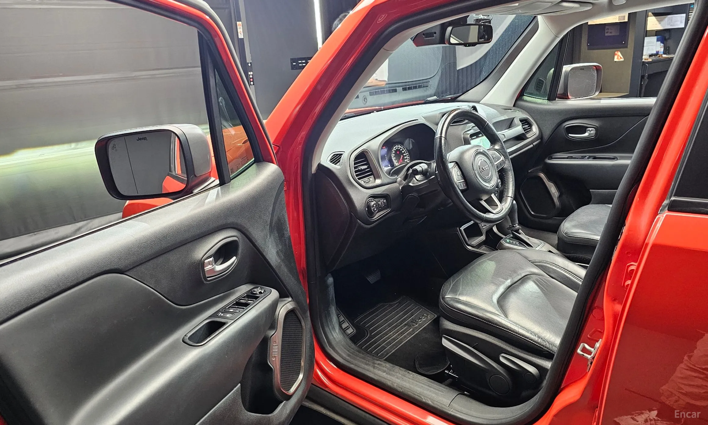 Jeep Renegade превью 11
