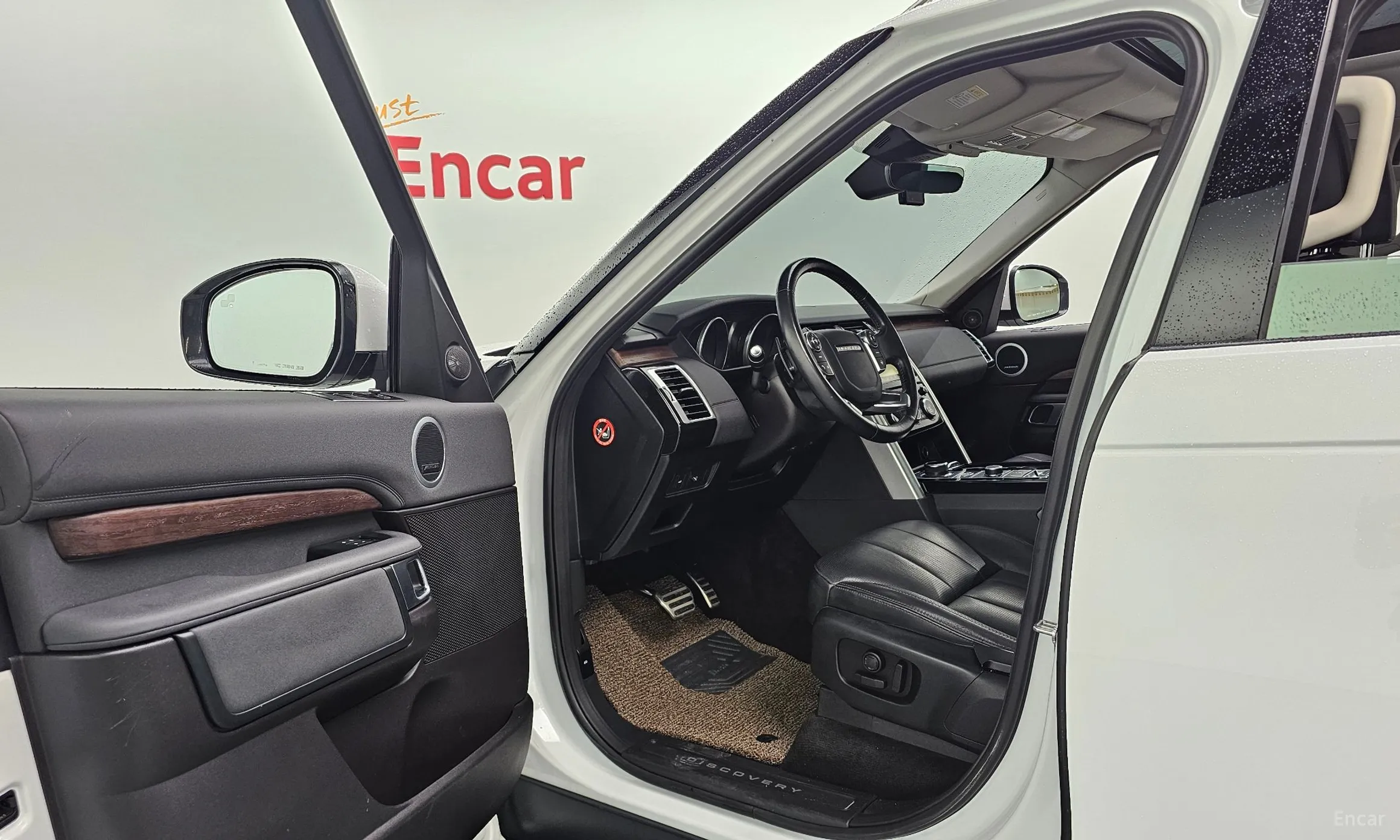 Land Rover Discovery 5 превью 10