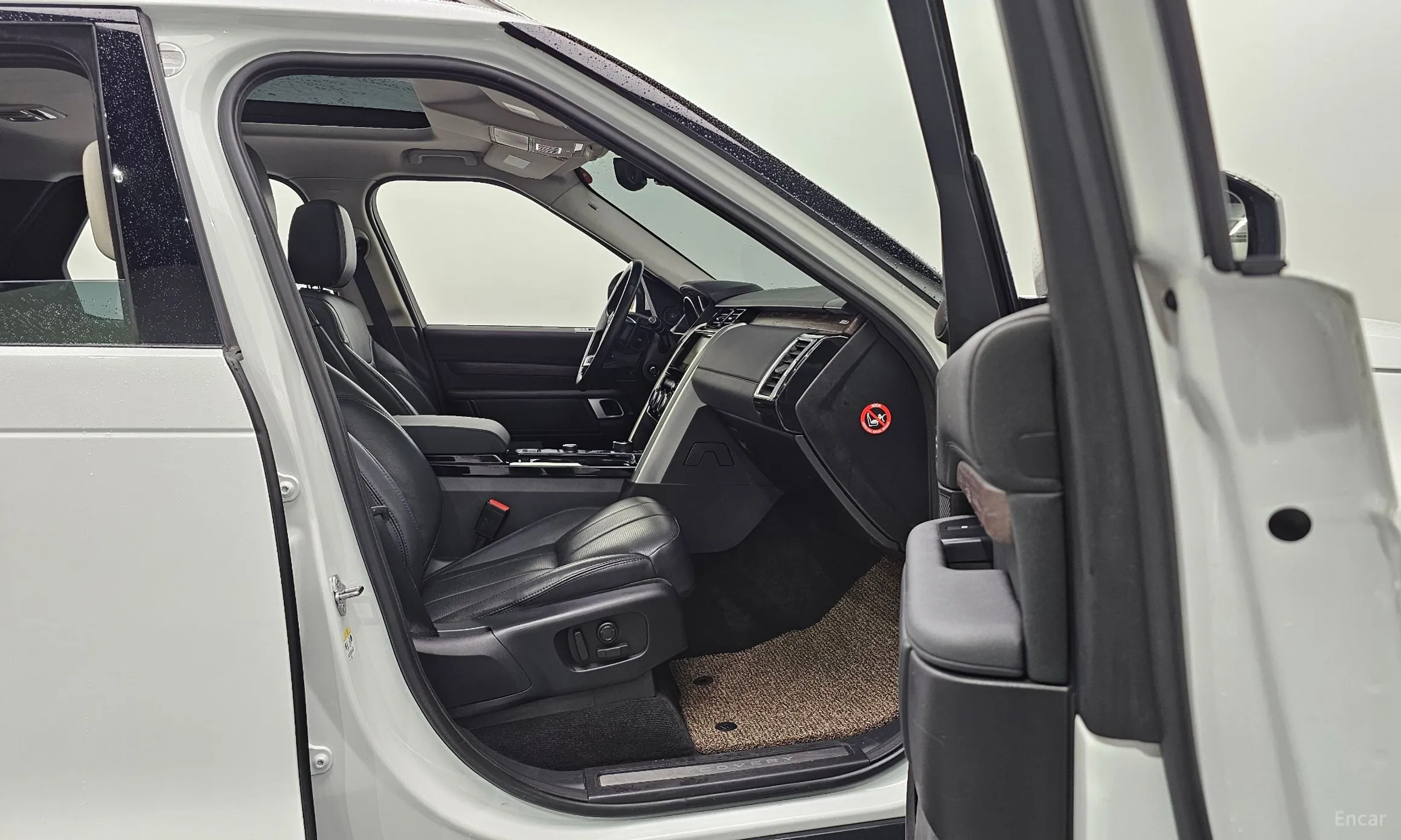 Land Rover Discovery 5 превью 11