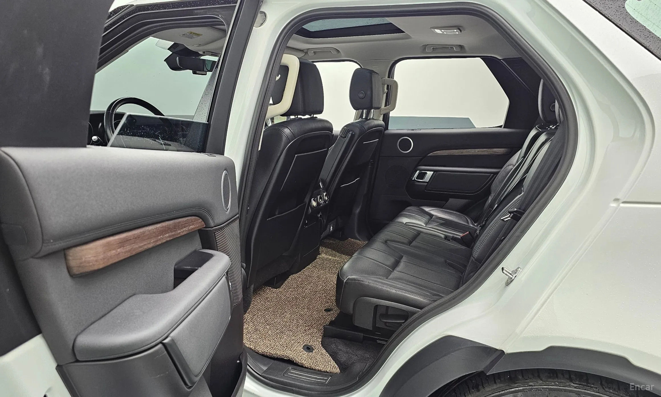 Land Rover Discovery 5 превью 12