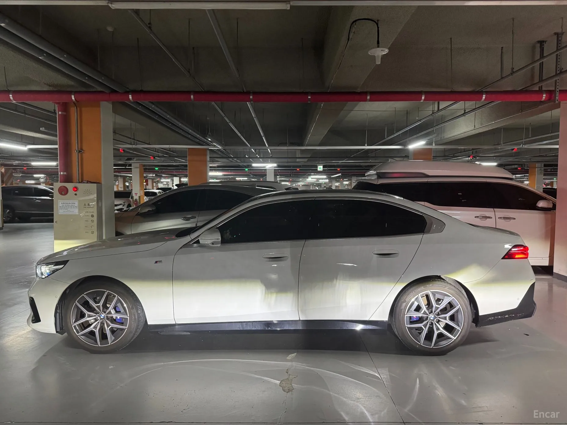 BMW 5 Series (G60) превью 2