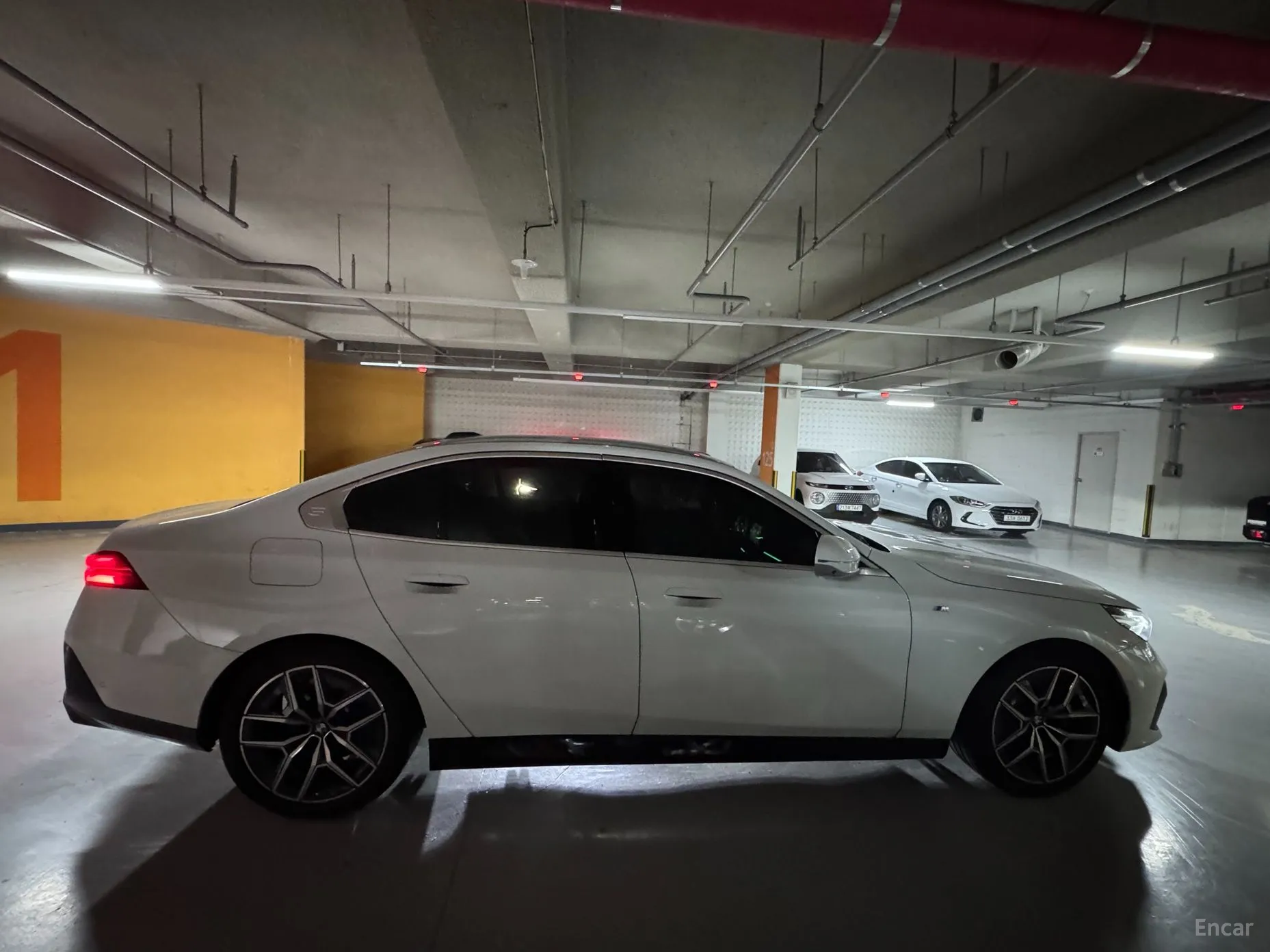BMW 5 Series (G60) превью 3