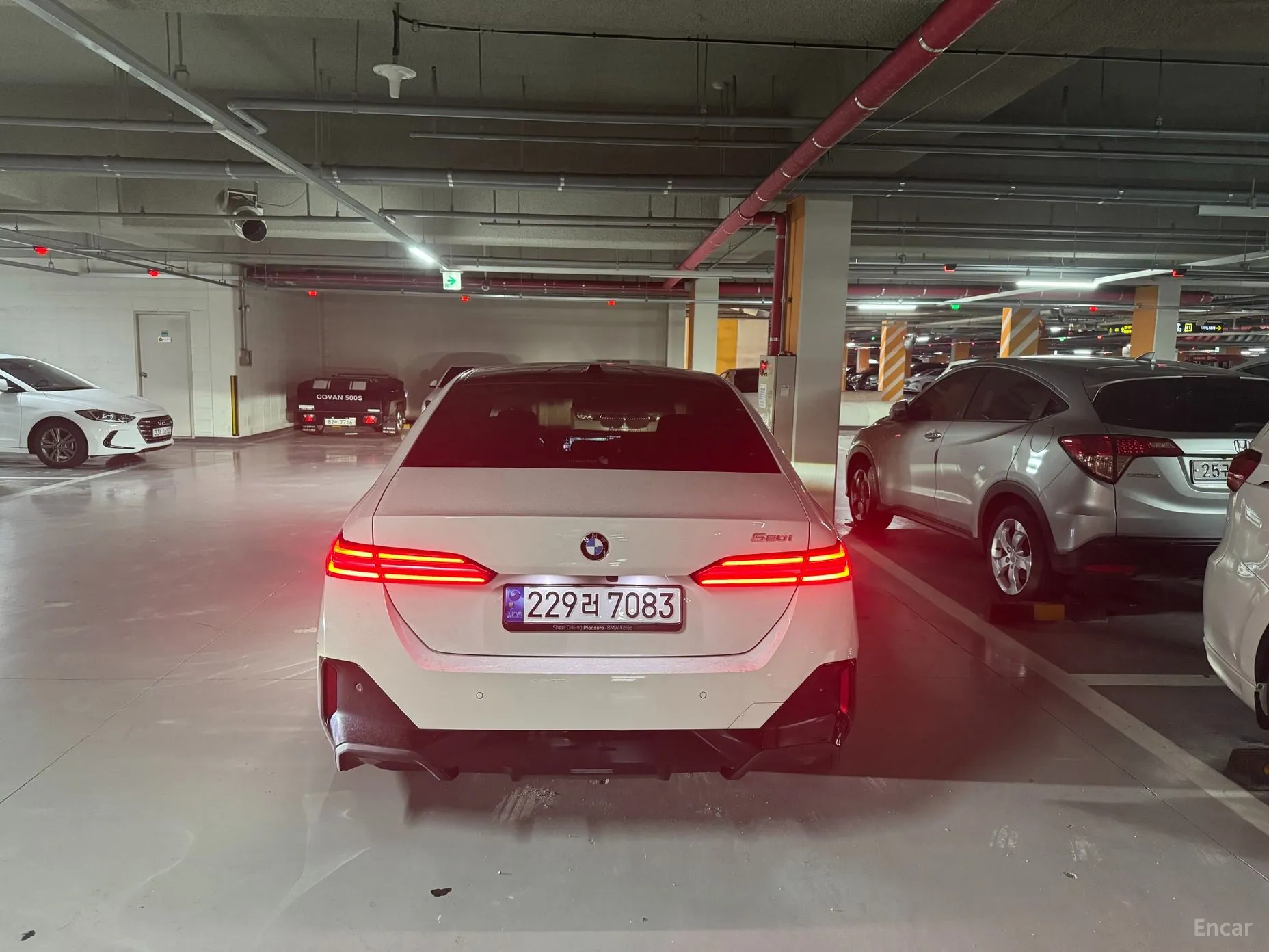BMW 5 Series (G60) превью 4