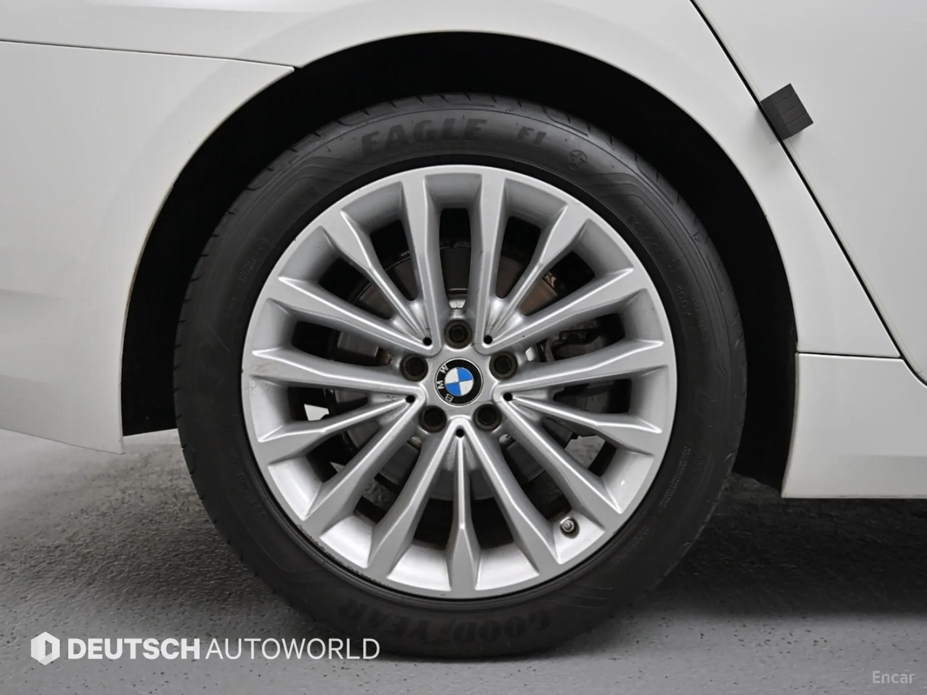 BMW 5 Series (G30) превью 5