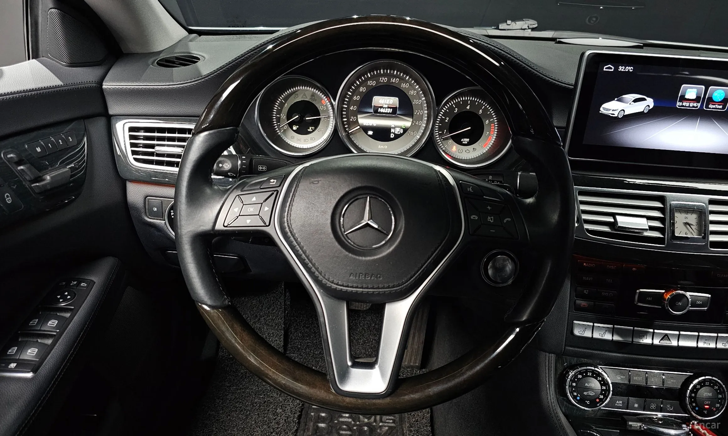 Mercedes Benz CLS-Class W218 превью 13