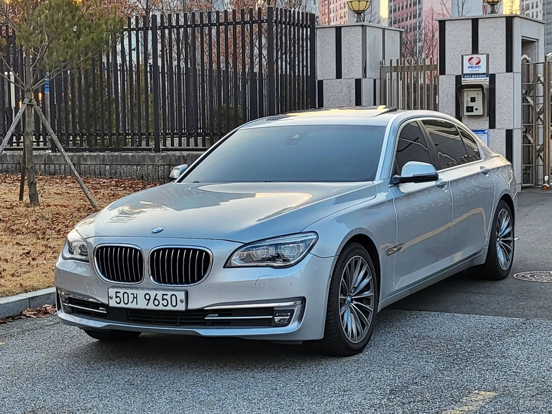 BMW 7 Series (F01)