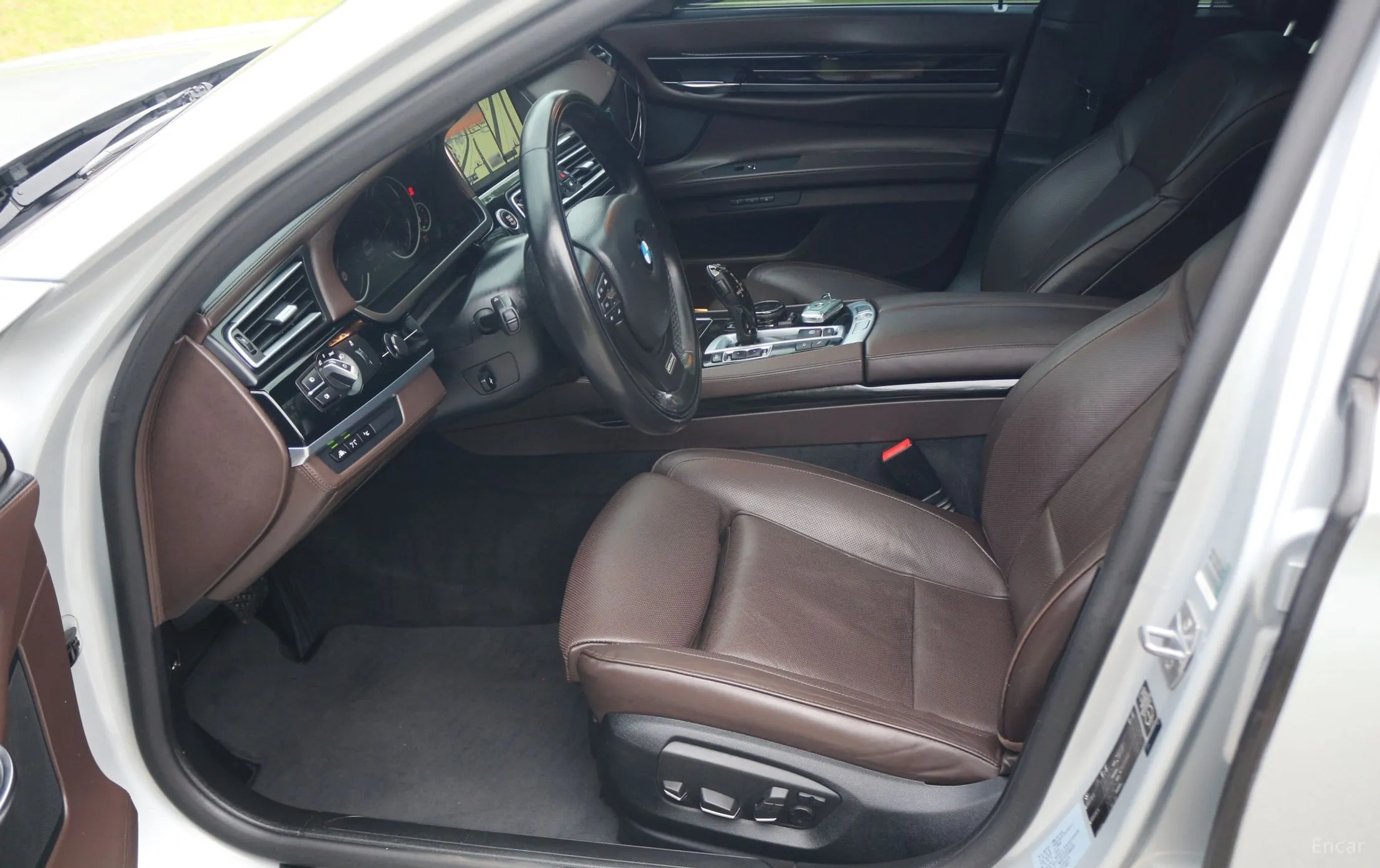 BMW 7 Series (F01) превью 11