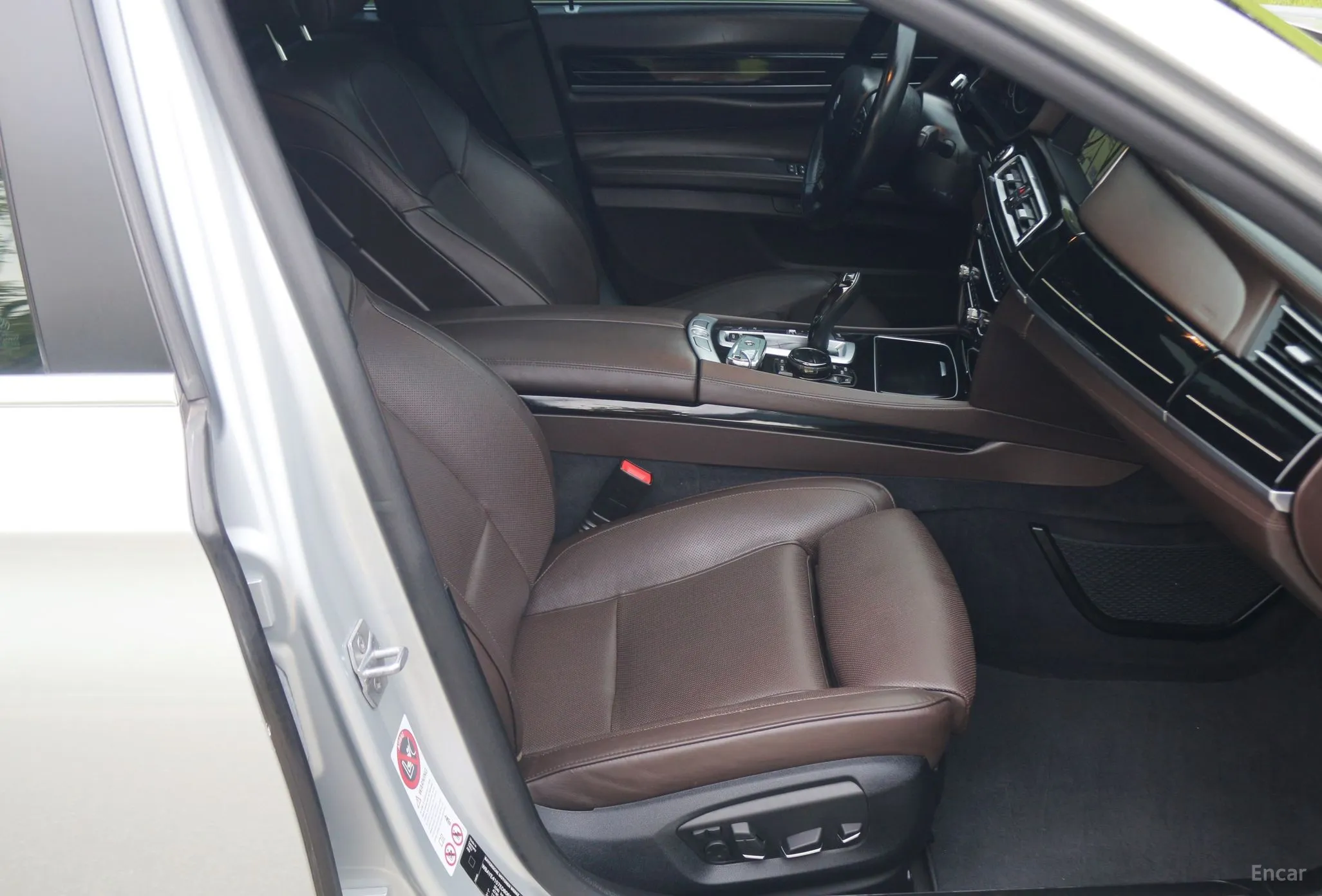 BMW 7 Series (F01) превью 12