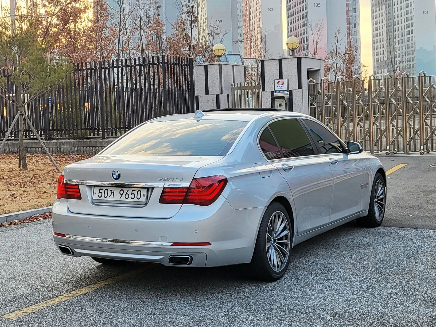BMW 7 Series (F01) превью 4