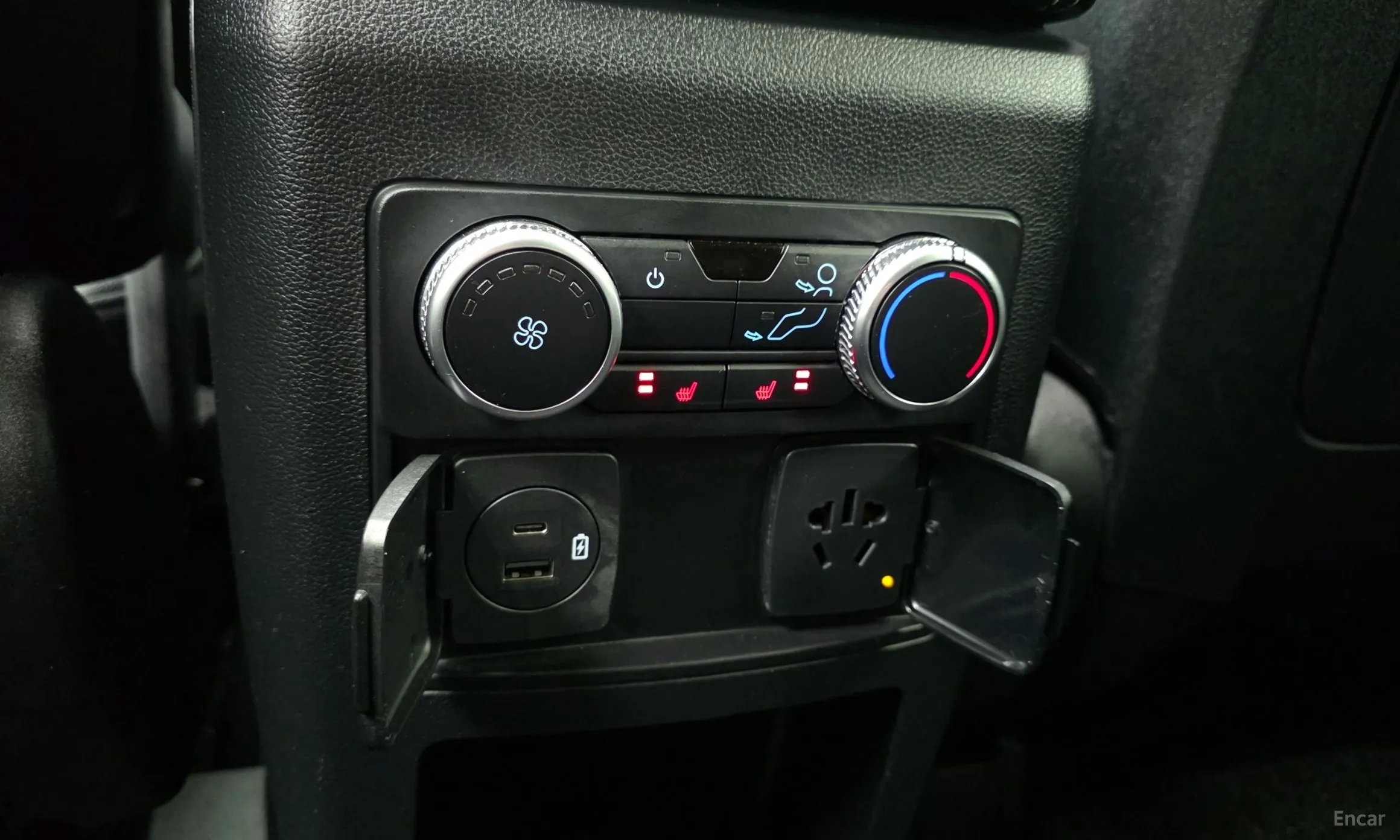 Ford Explorer 6th Generation превью 17