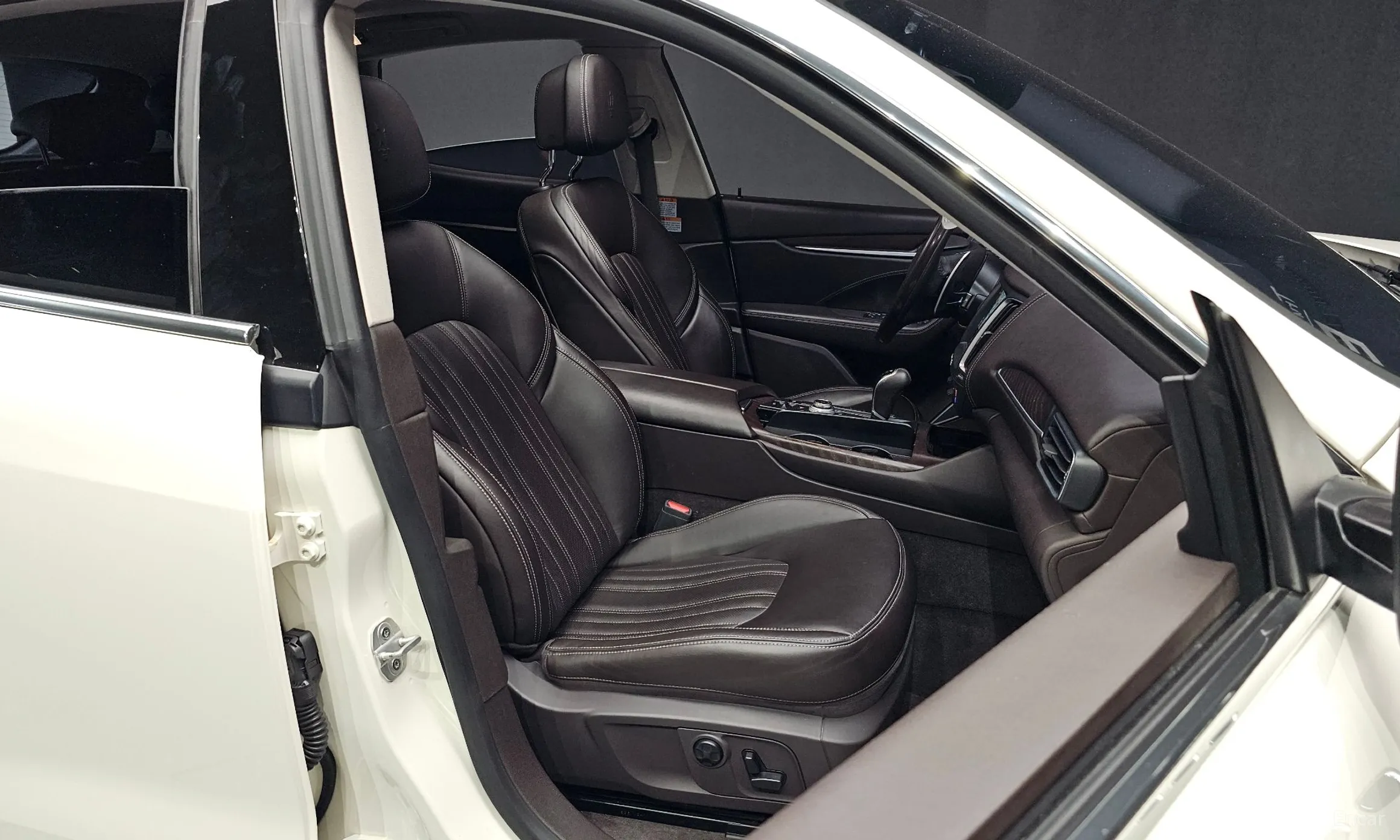 Maserati Levante превью 10