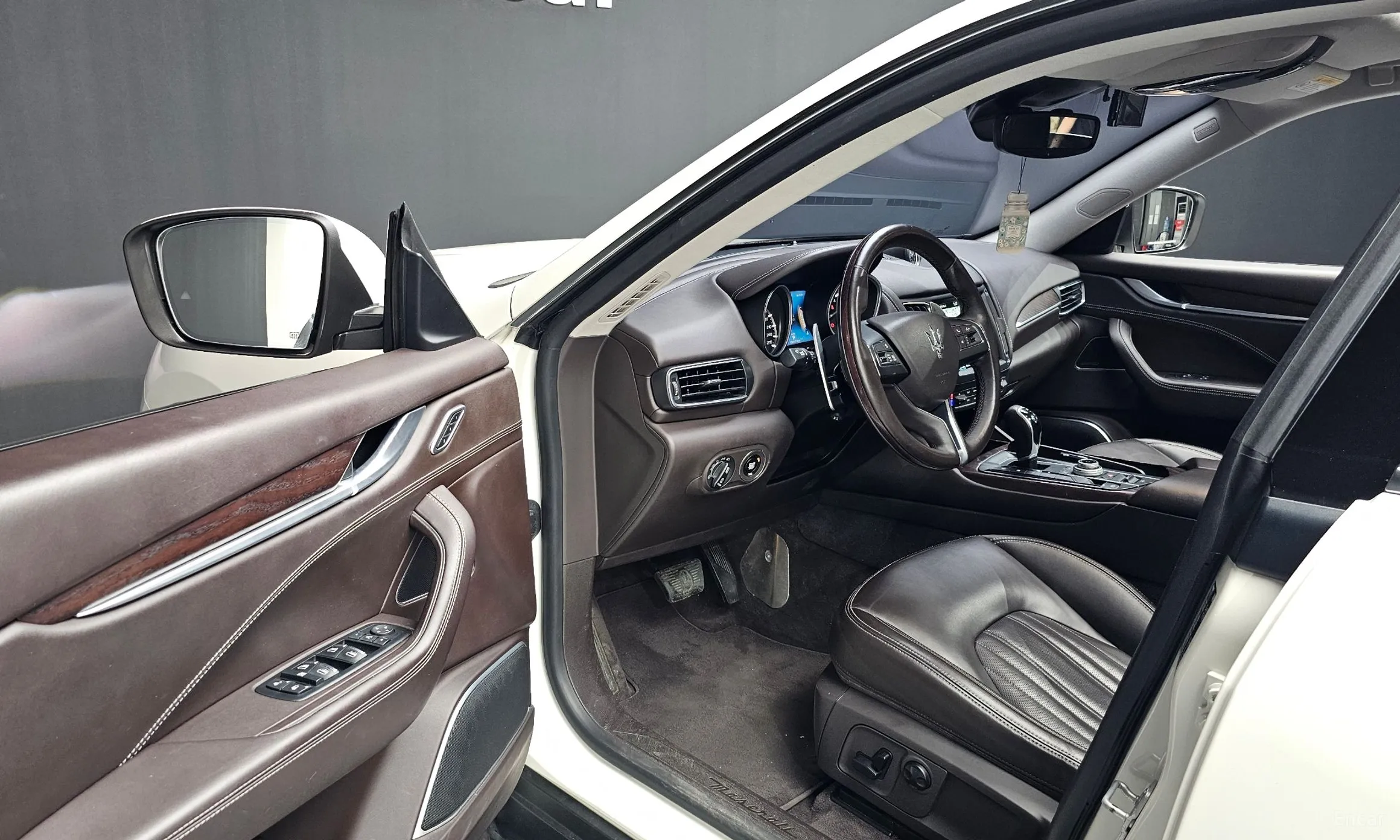 Maserati Levante превью 12
