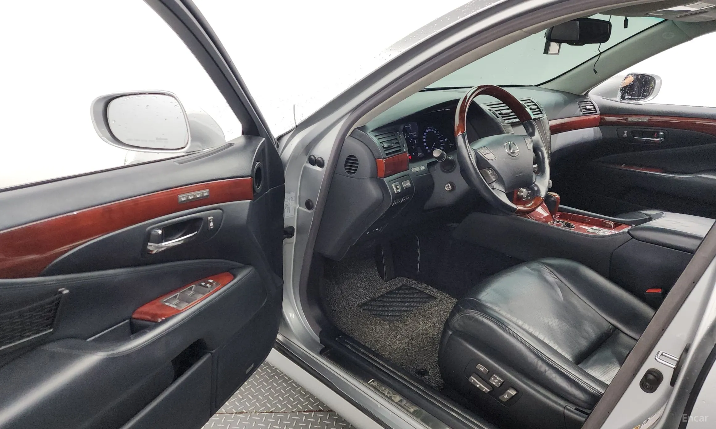 Lexus LS460 превью 10