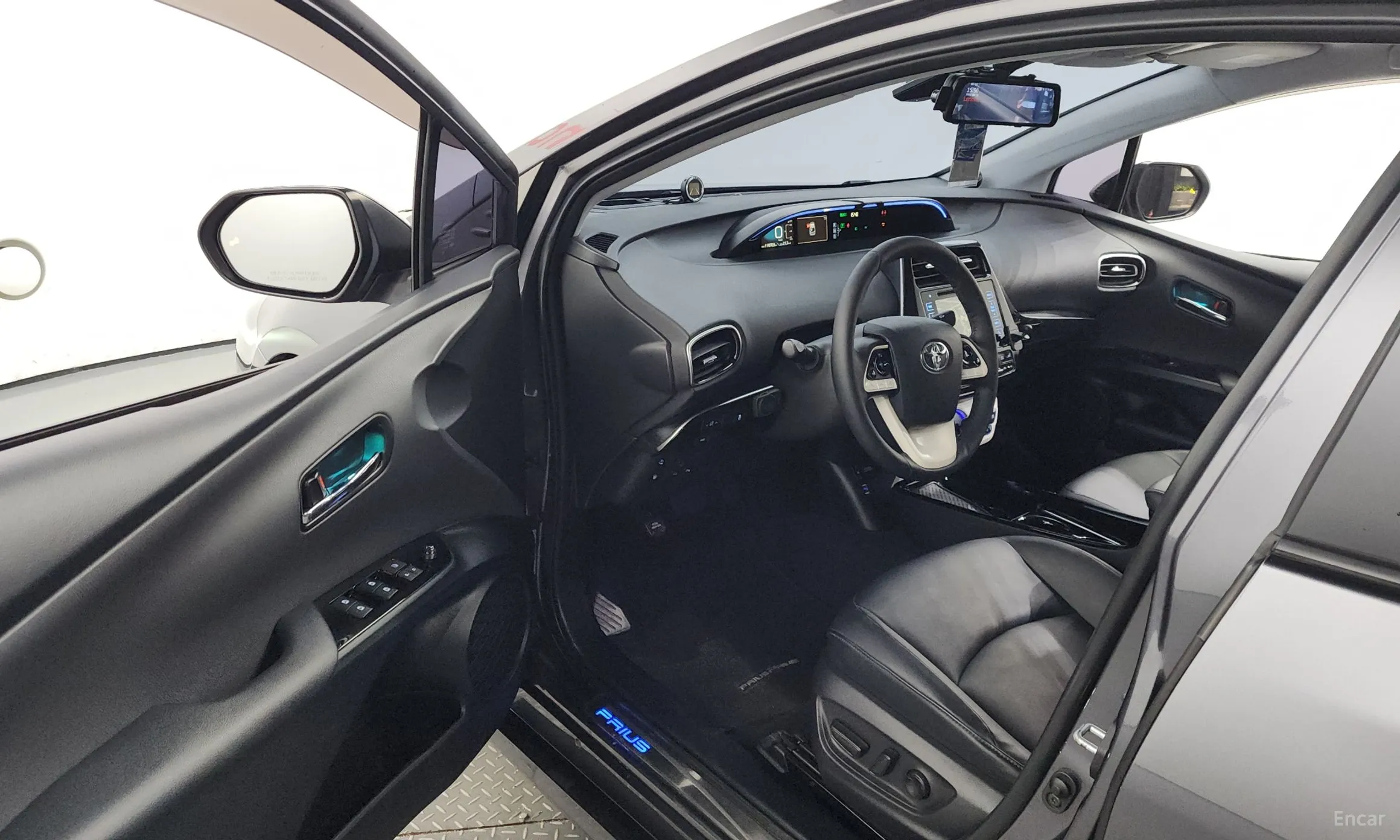 Toyota Prius Prime превью 10
