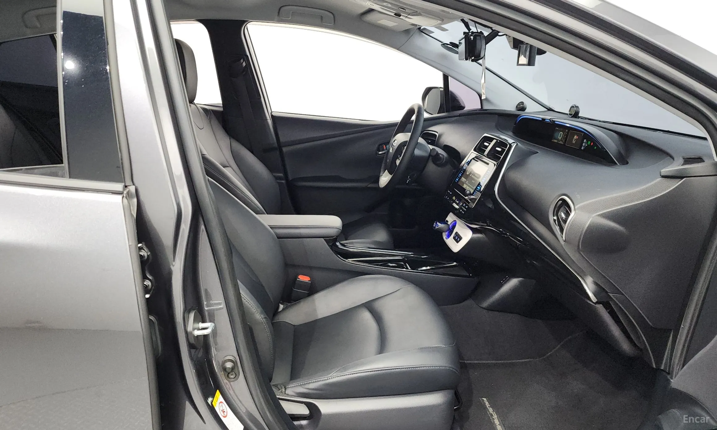 Toyota Prius Prime превью 11