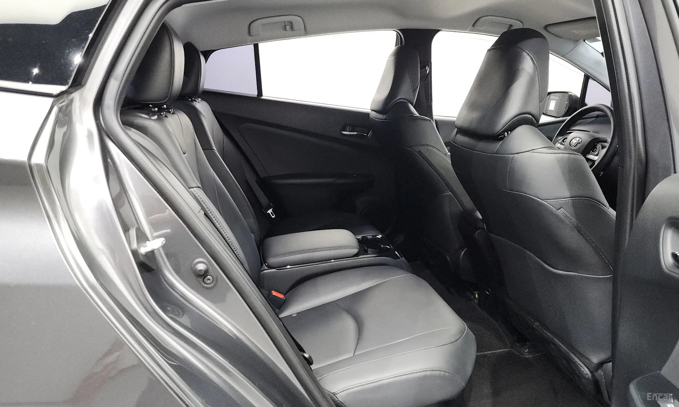Toyota Prius Prime превью 12
