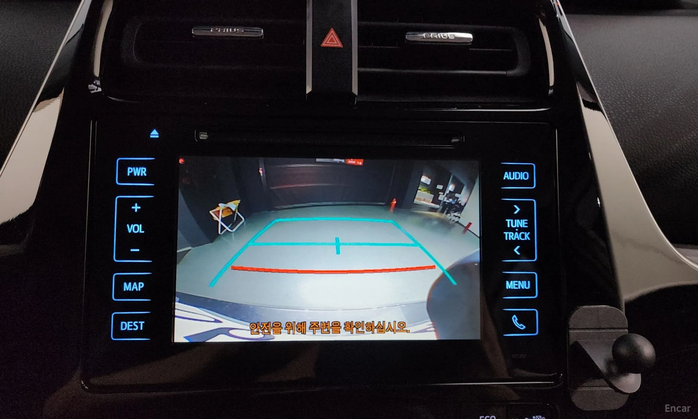 Toyota Prius Prime превью 17