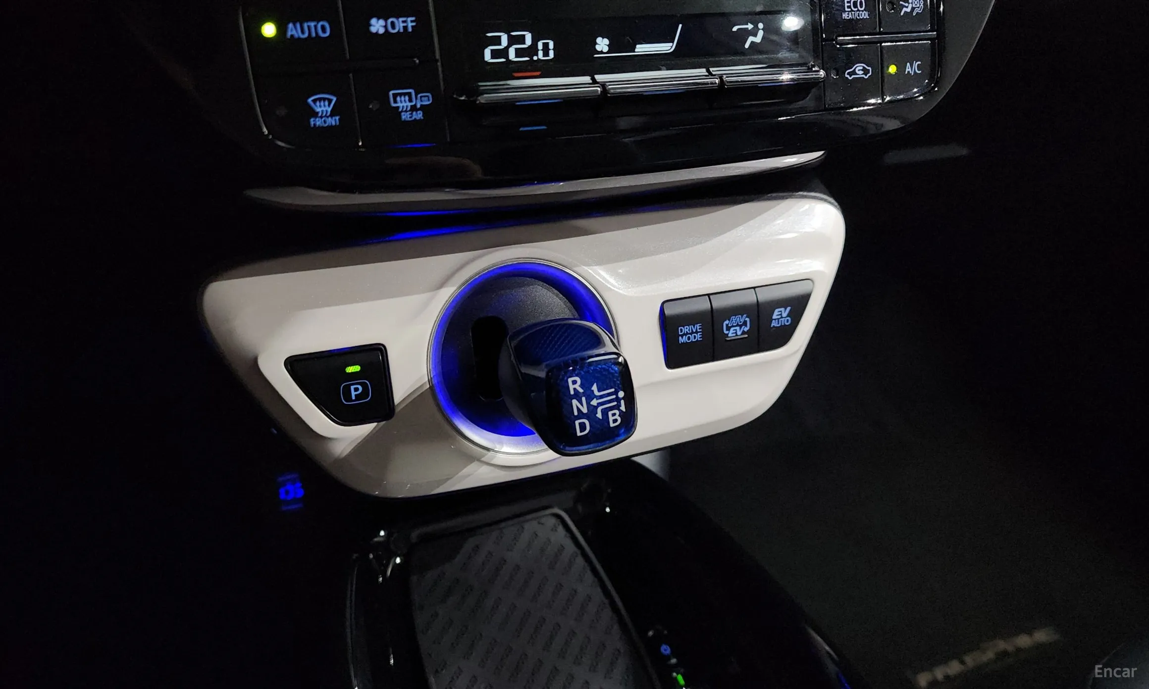 Toyota Prius Prime превью 9
