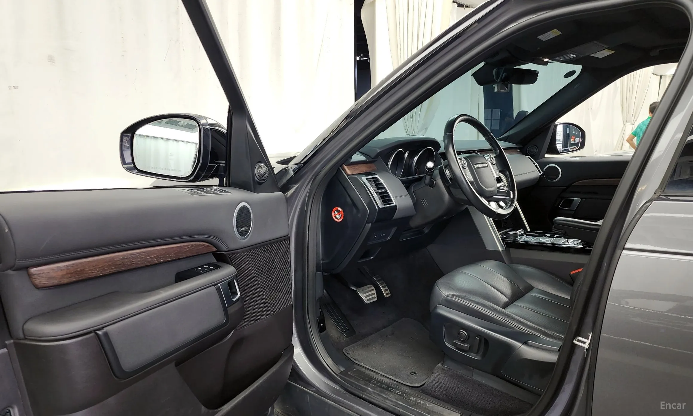 Land Rover Discovery 5 превью 10