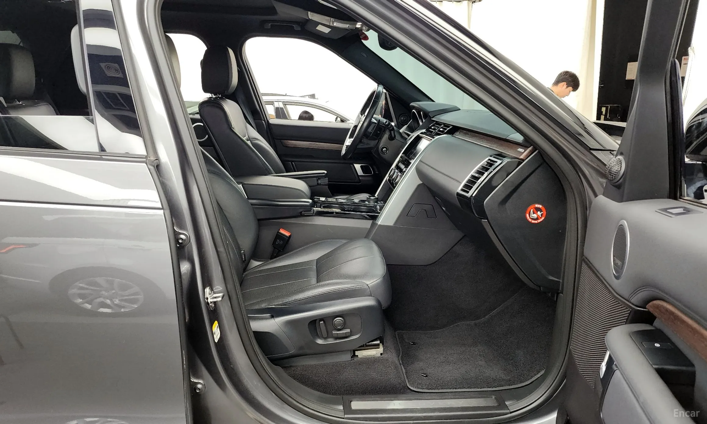 Land Rover Discovery 5 превью 11
