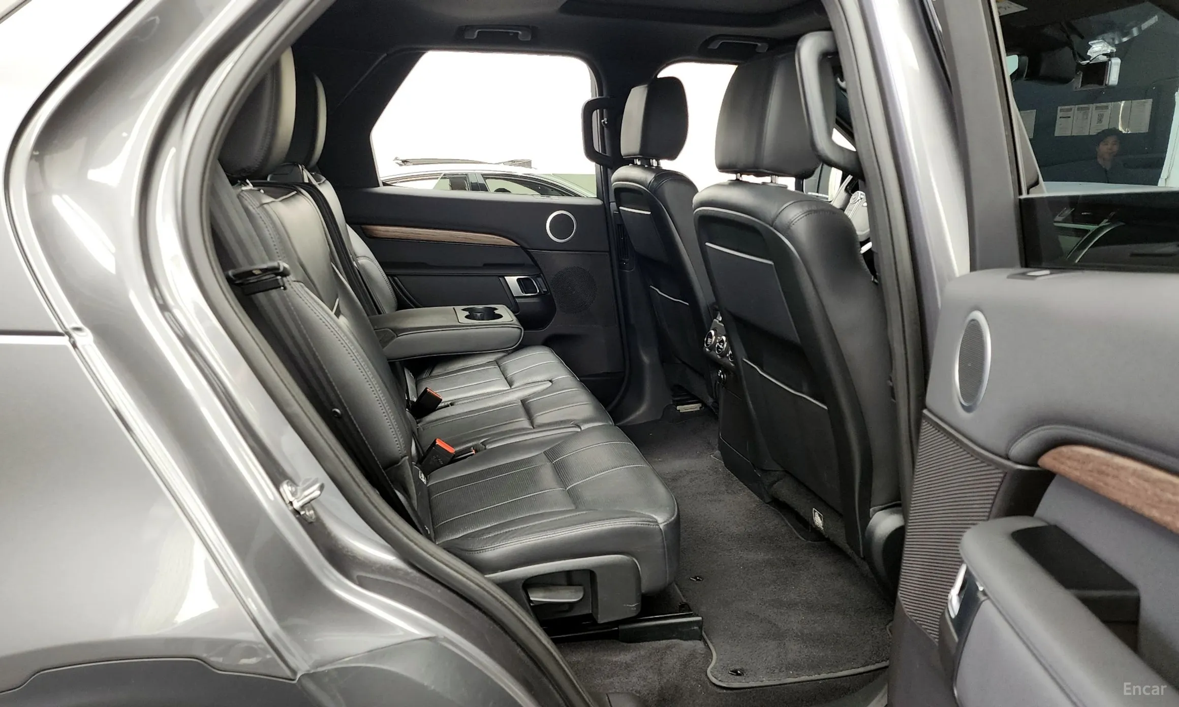 Land Rover Discovery 5 превью 12