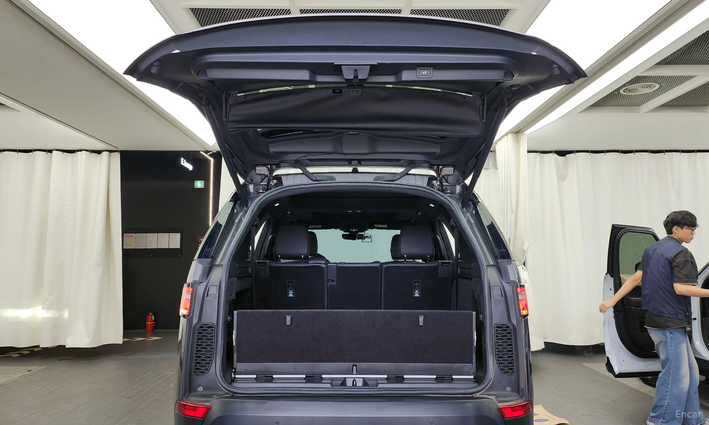 Land Rover Discovery 5 превью 20