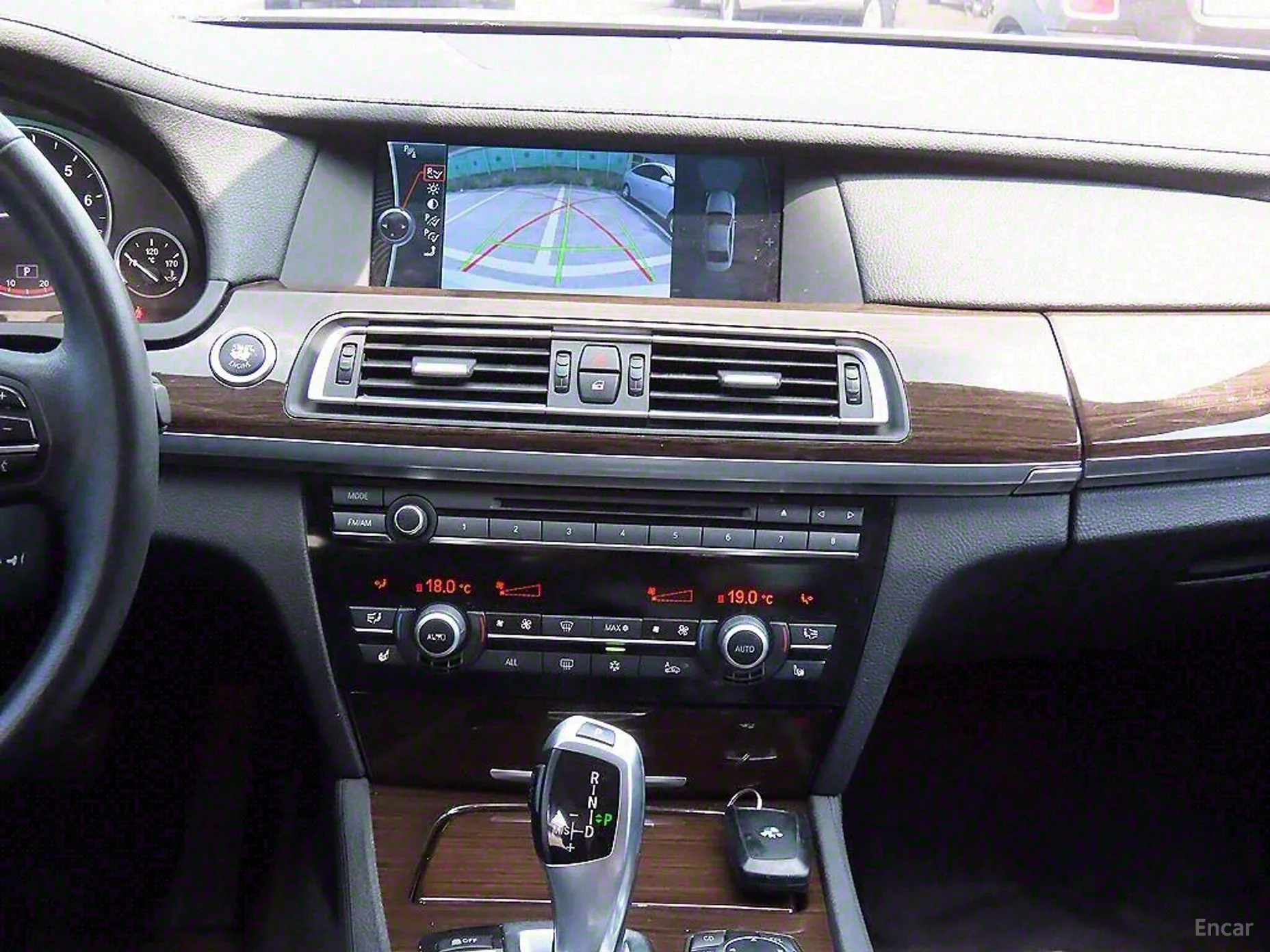 BMW 7 Series (F01) превью 10