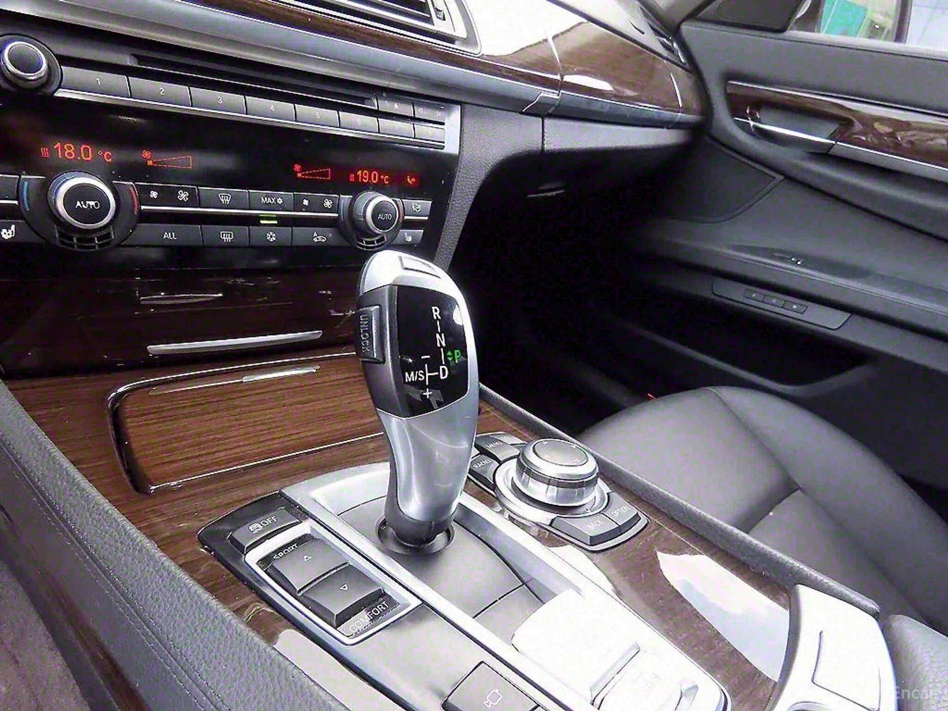 BMW 7 Series (F01) превью 11