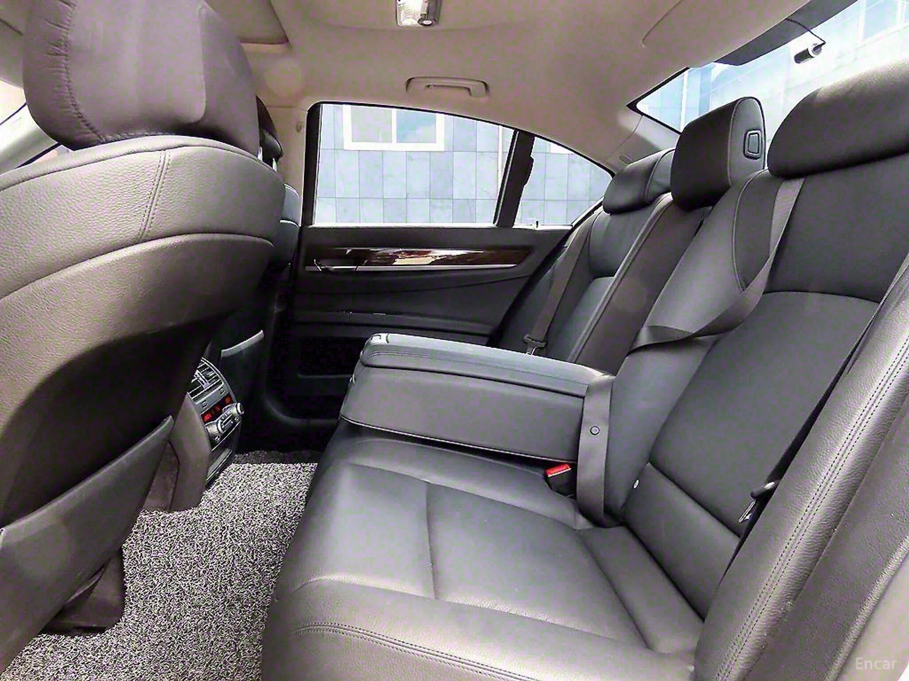 BMW 7 Series (F01) превью 6