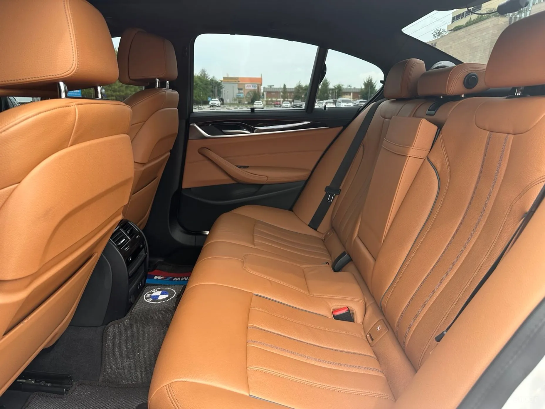 BMW 5 Series (G30) превью 13