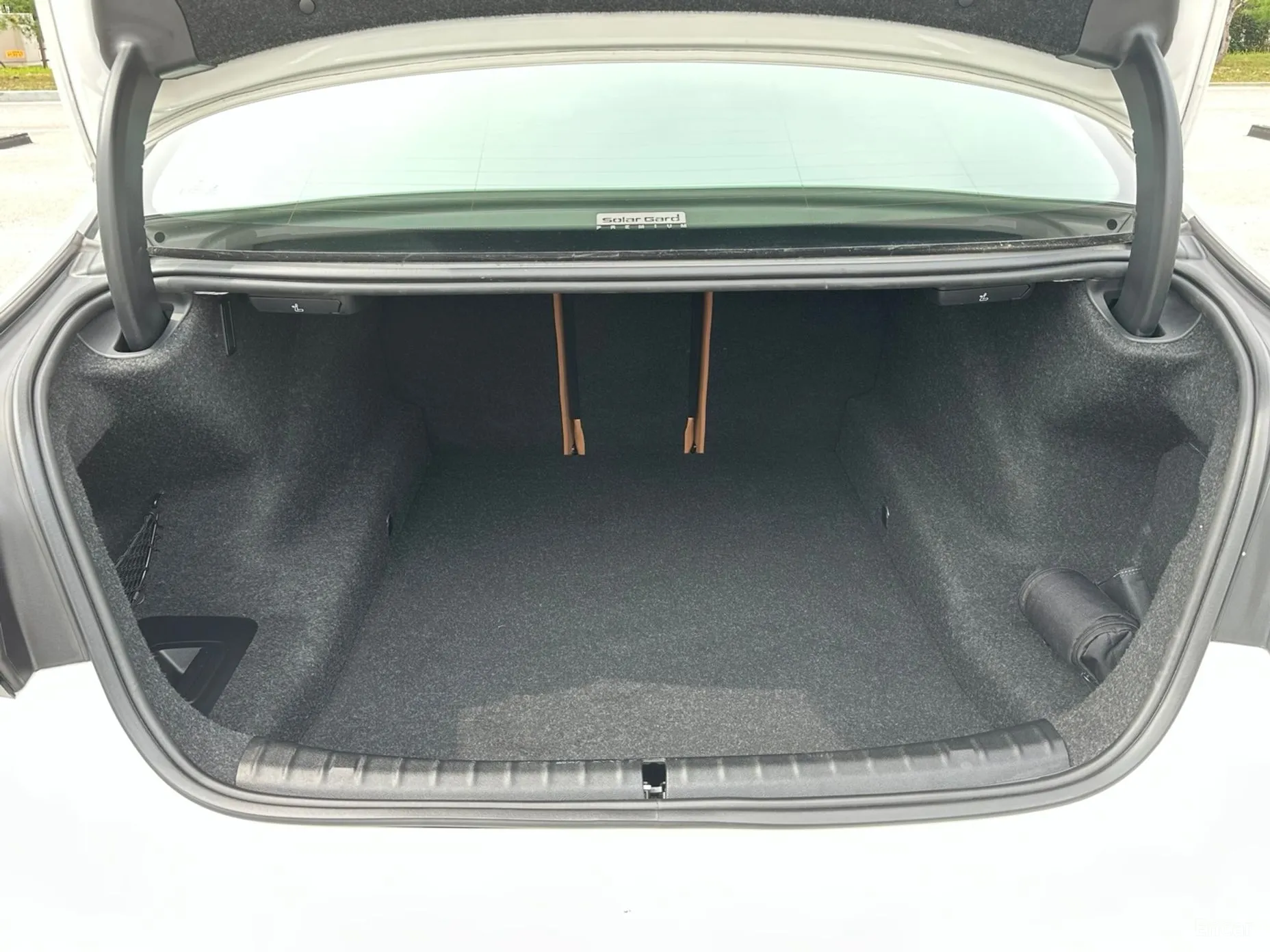 BMW 5 Series (G30) превью 19