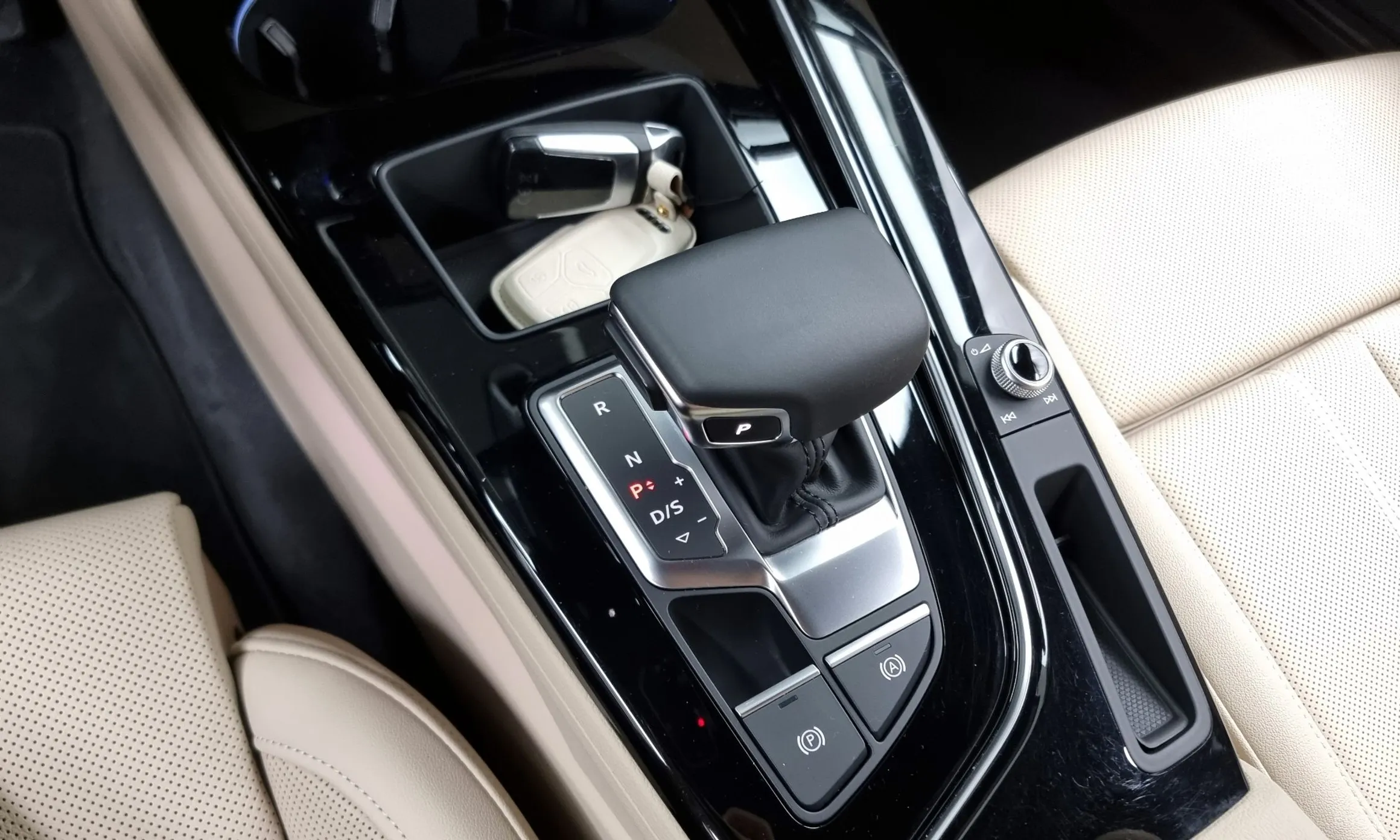 Audi A4 (B9) превью 9