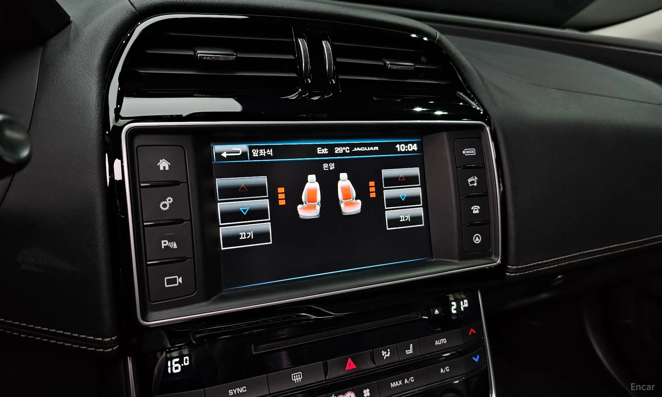 Jaguar XE превью 16