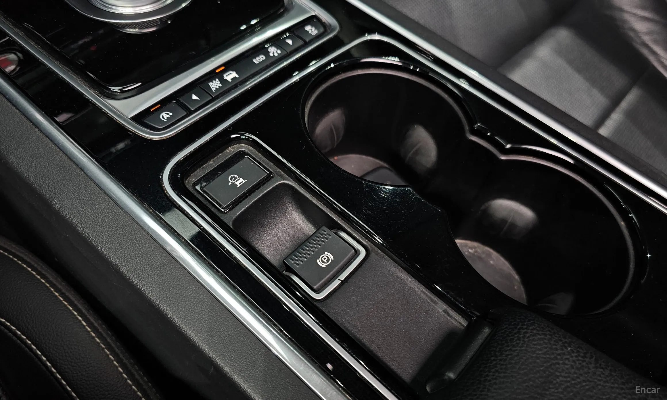 Jaguar XE превью 18